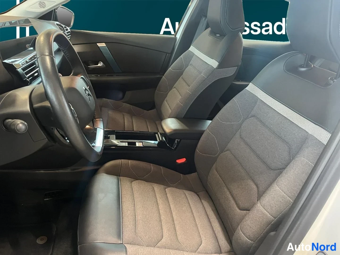 Valkoinen Citroen E-c4 2023, etuistuimet, kuva 12