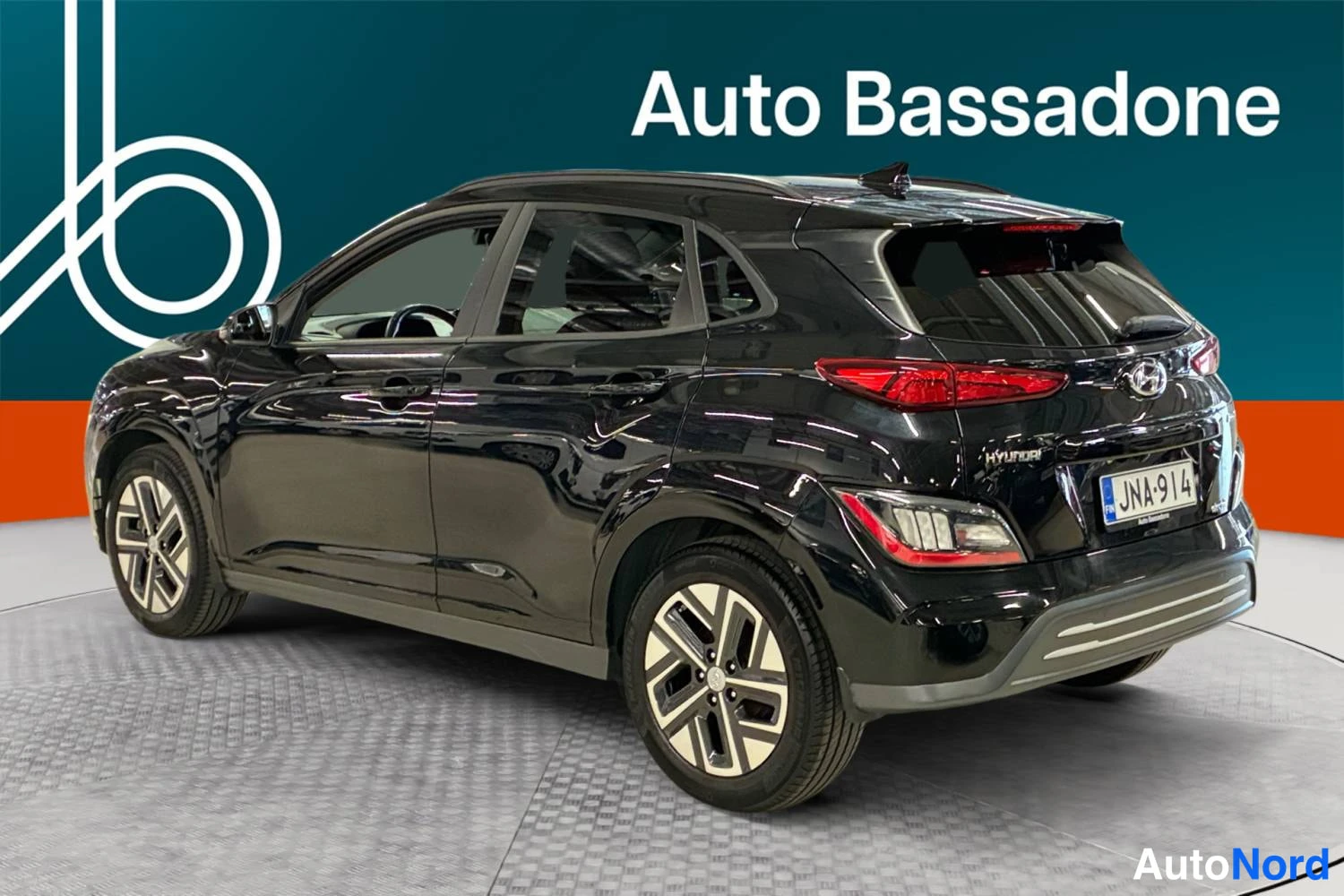 Musta Hyundai Kona Electric 2023, takaviisto, kuva 7