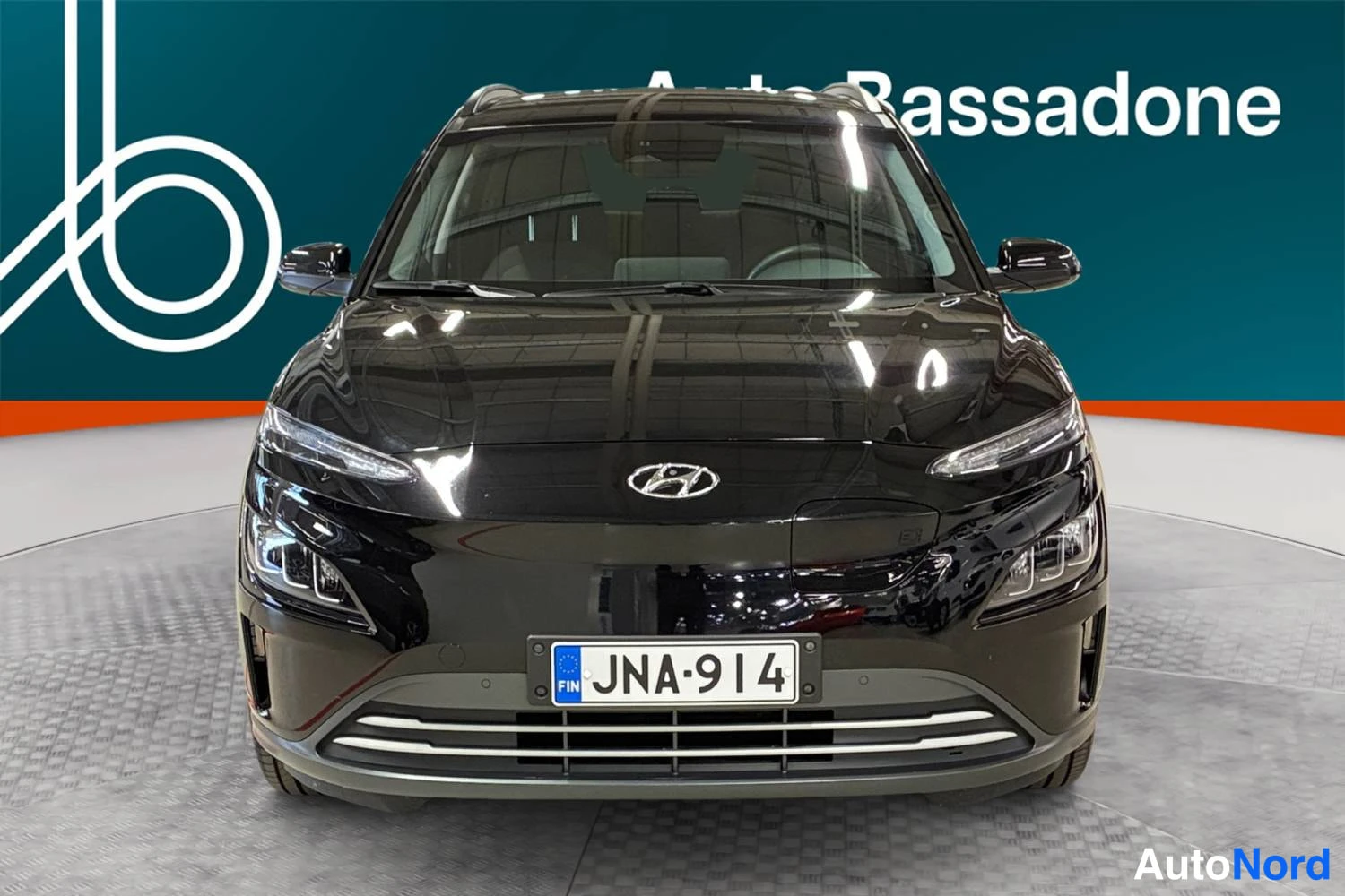 Musta Hyundai Kona Electric 2023, edestä, kuva 3