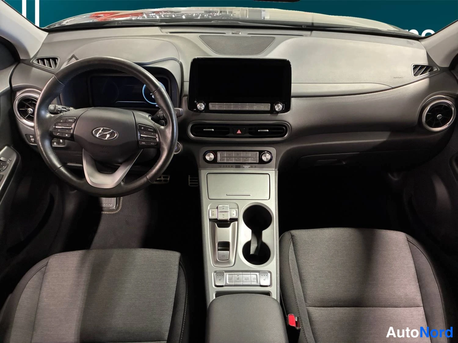 Musta Hyundai Kona Electric 2023, ohjaamo, kuva 10