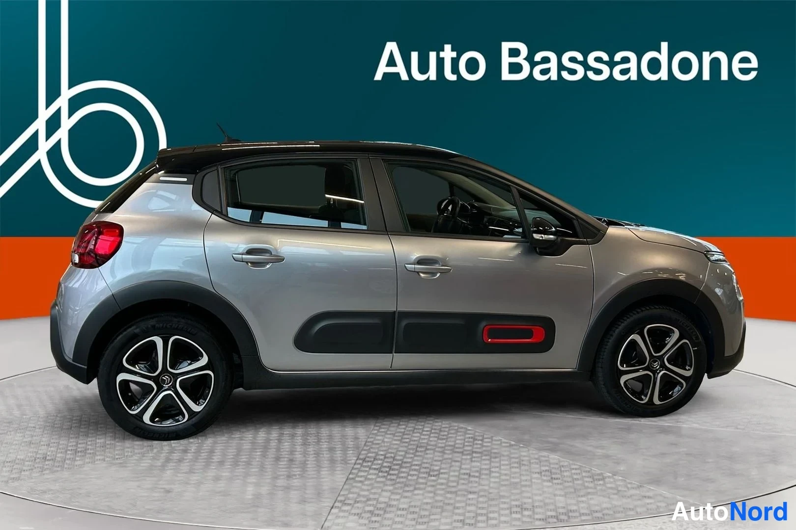 Harmaa Citroen C3 2022, sivulta, kuva 4