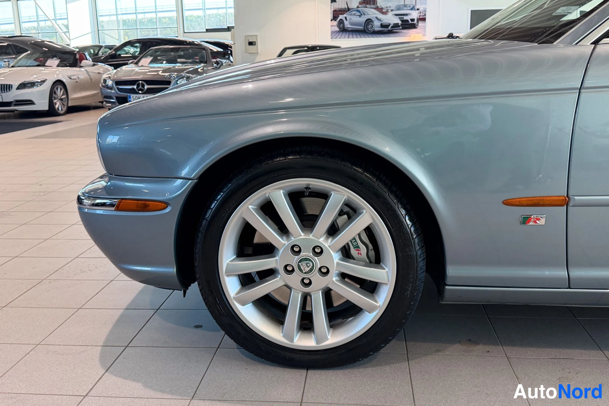 Harmaa Jaguar XJR 2004, yksityiskohta, kuva 28