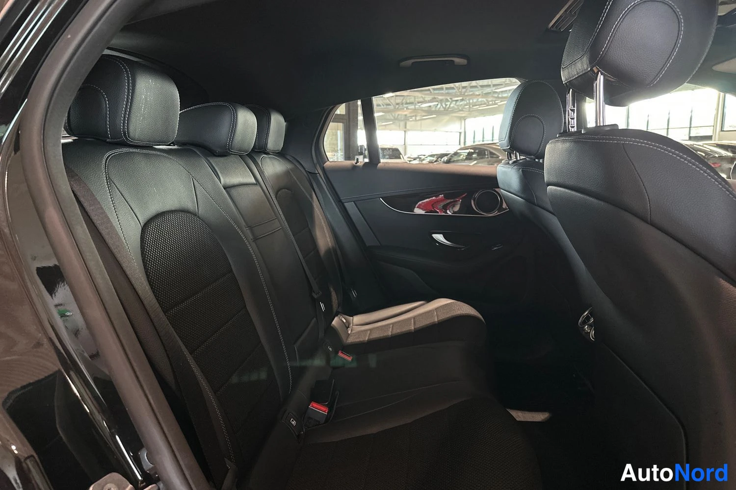 Musta Seat Comfort 2021, takaistuimet, kuva 12