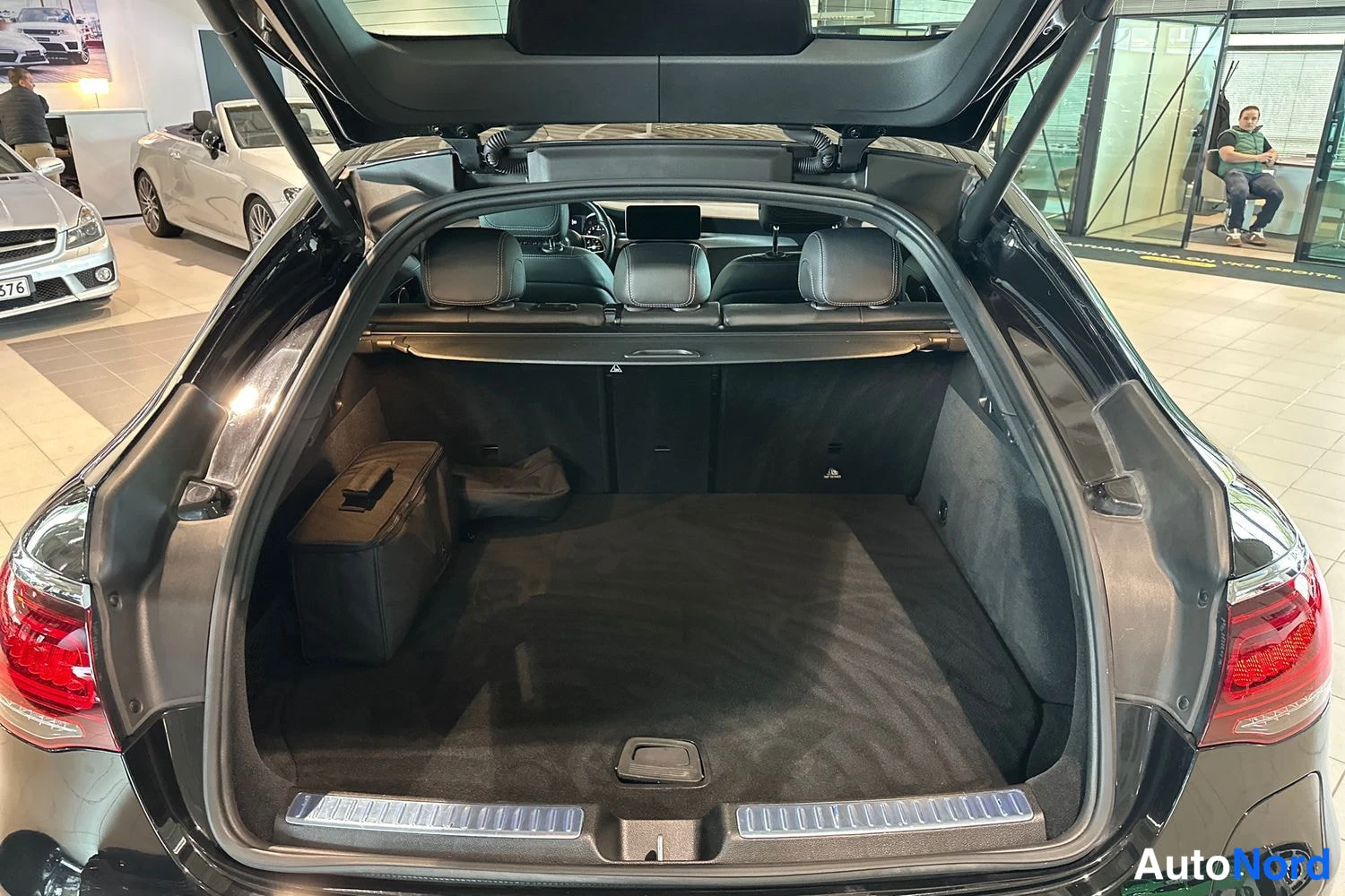 Musta Seat Comfort 2021, tavaratila, kuva 13