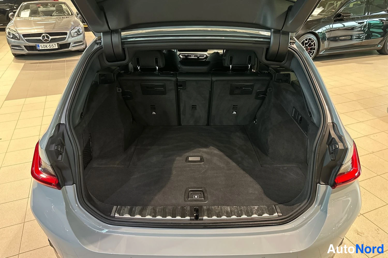 Hopea BMW M340i xDrive 2024, tavaratila, kuva 12