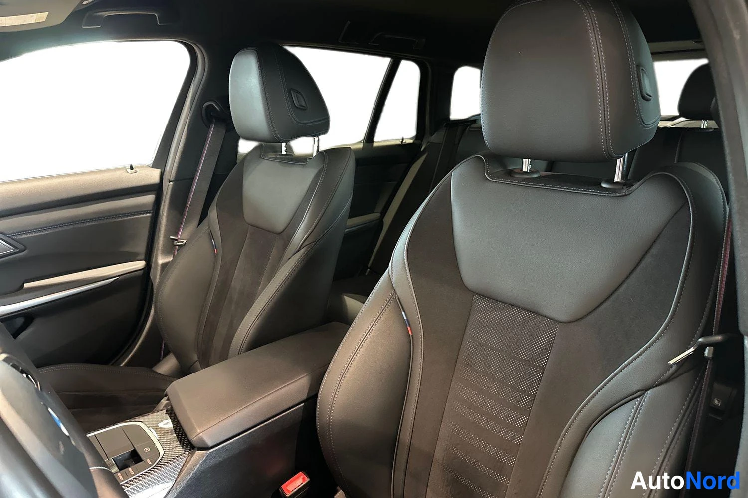 Hopea BMW M340i xDrive 2024, etuistuimet, kuva 10