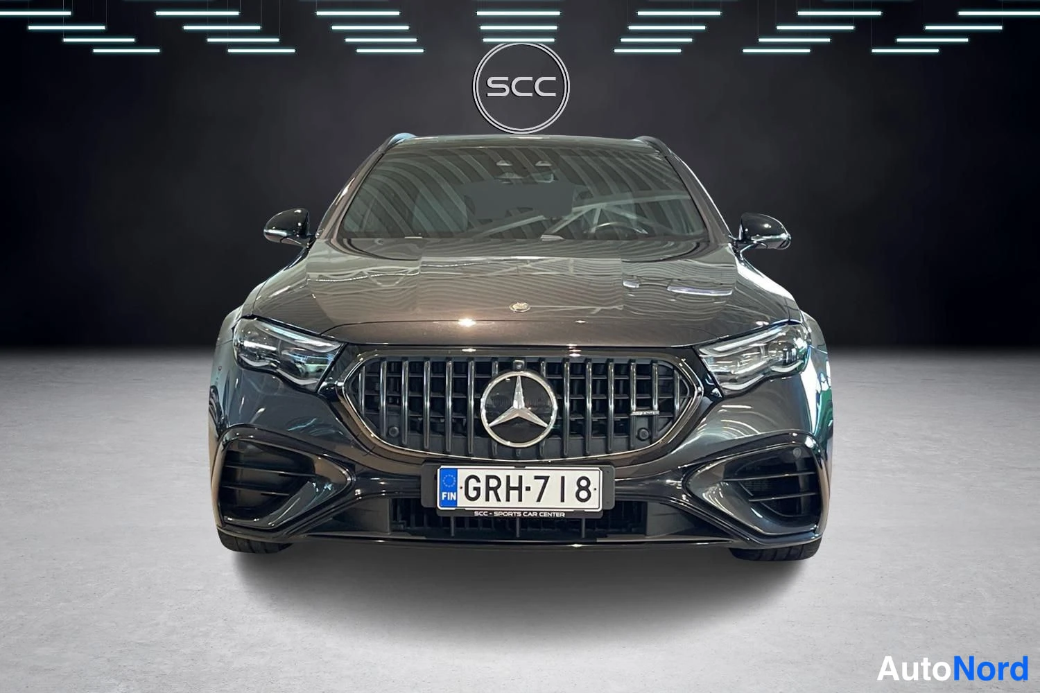 Harmaa Mercedes-Benz E 53 2024, edestä, kuva 2