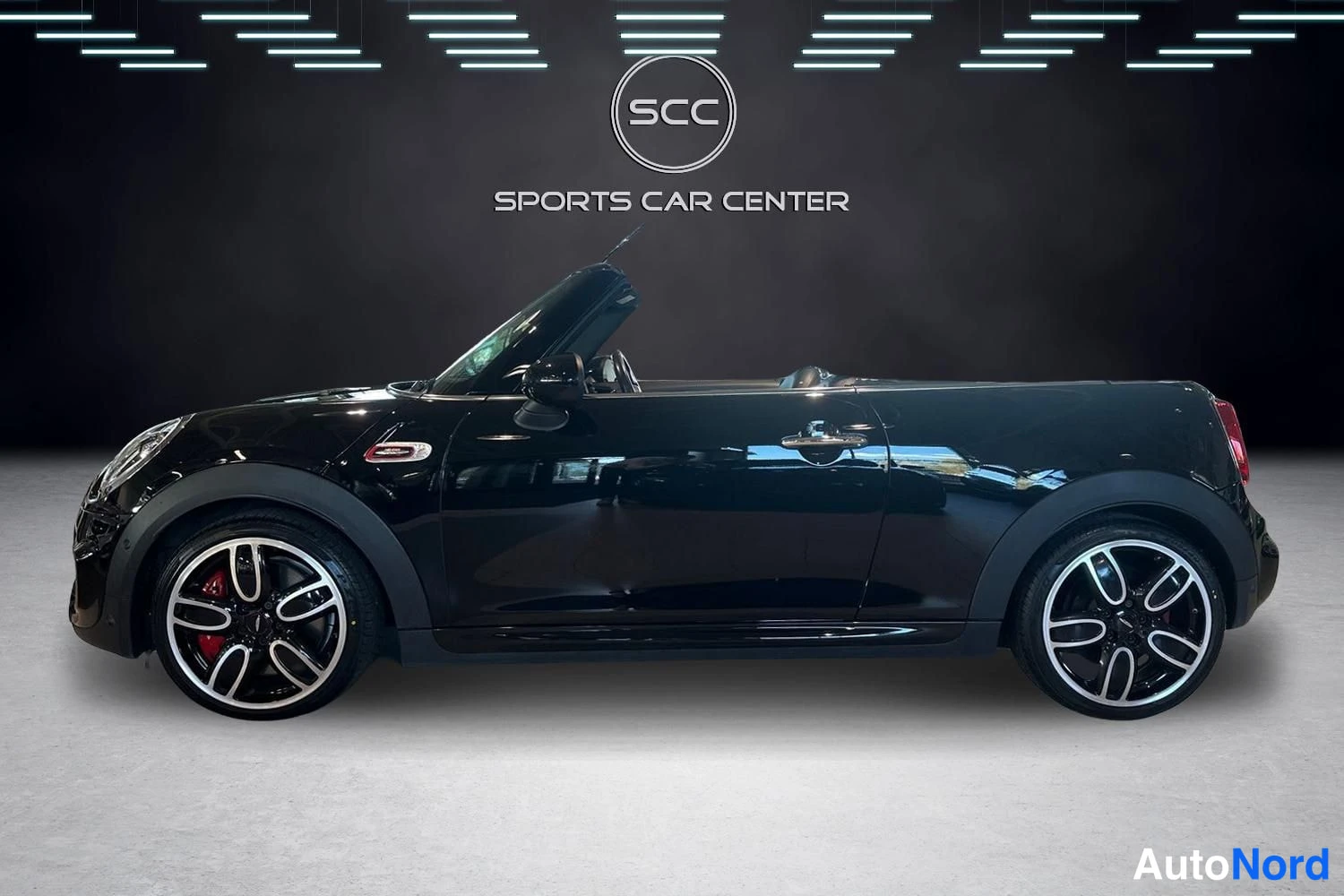 Musta Mini Cooper 2017, sivulta, kuva 5