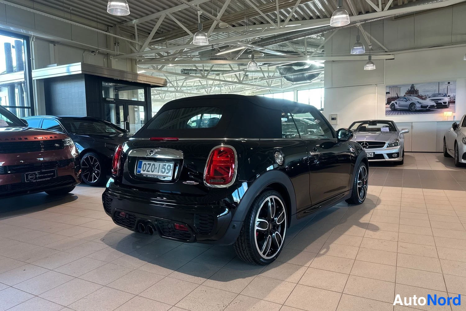 Musta Mini Cooper 2017, takaviisto, kuva 7