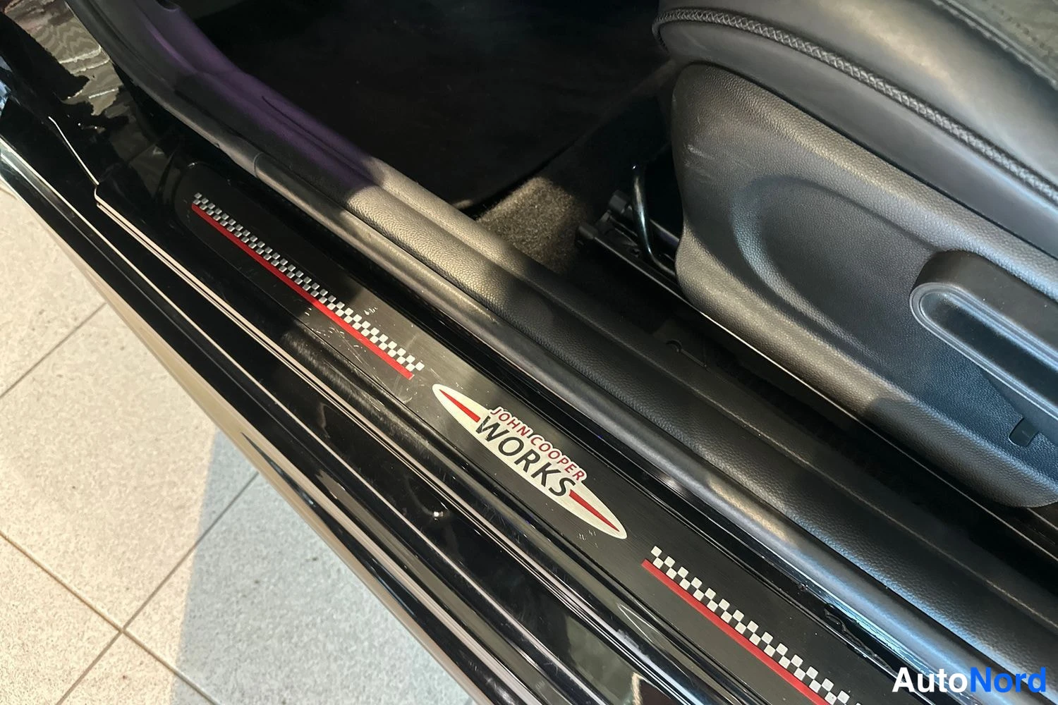 Musta Mini Cooper 2017, yksityiskohta, kuva 27