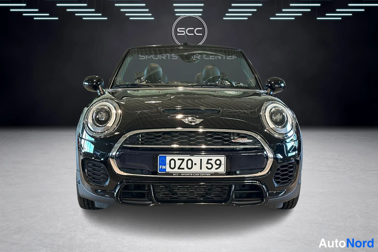 Musta Mini Cooper 2017, edestä, kuva 3