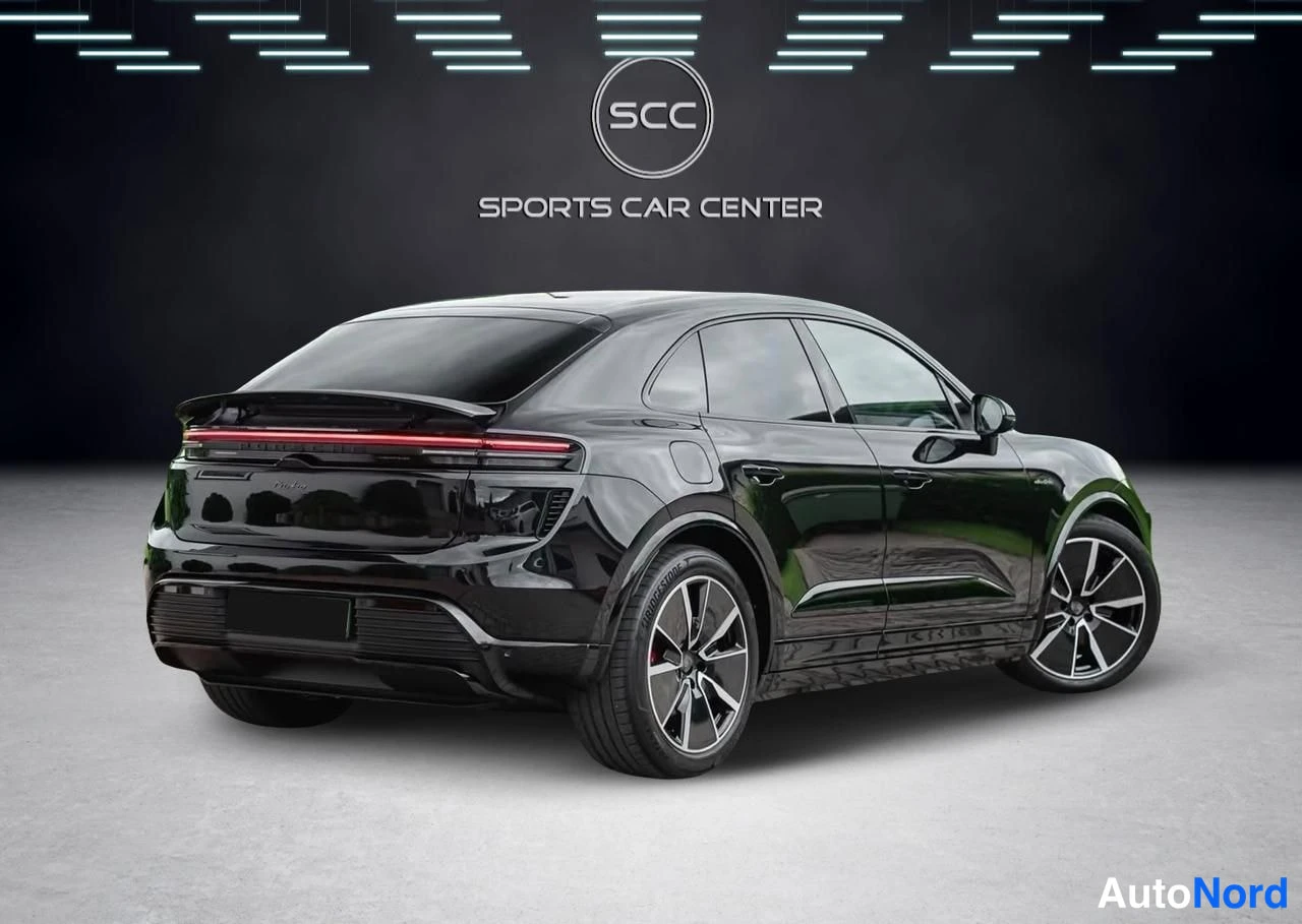 Musta Porsche Macan 2025, takaviisto, kuva 4