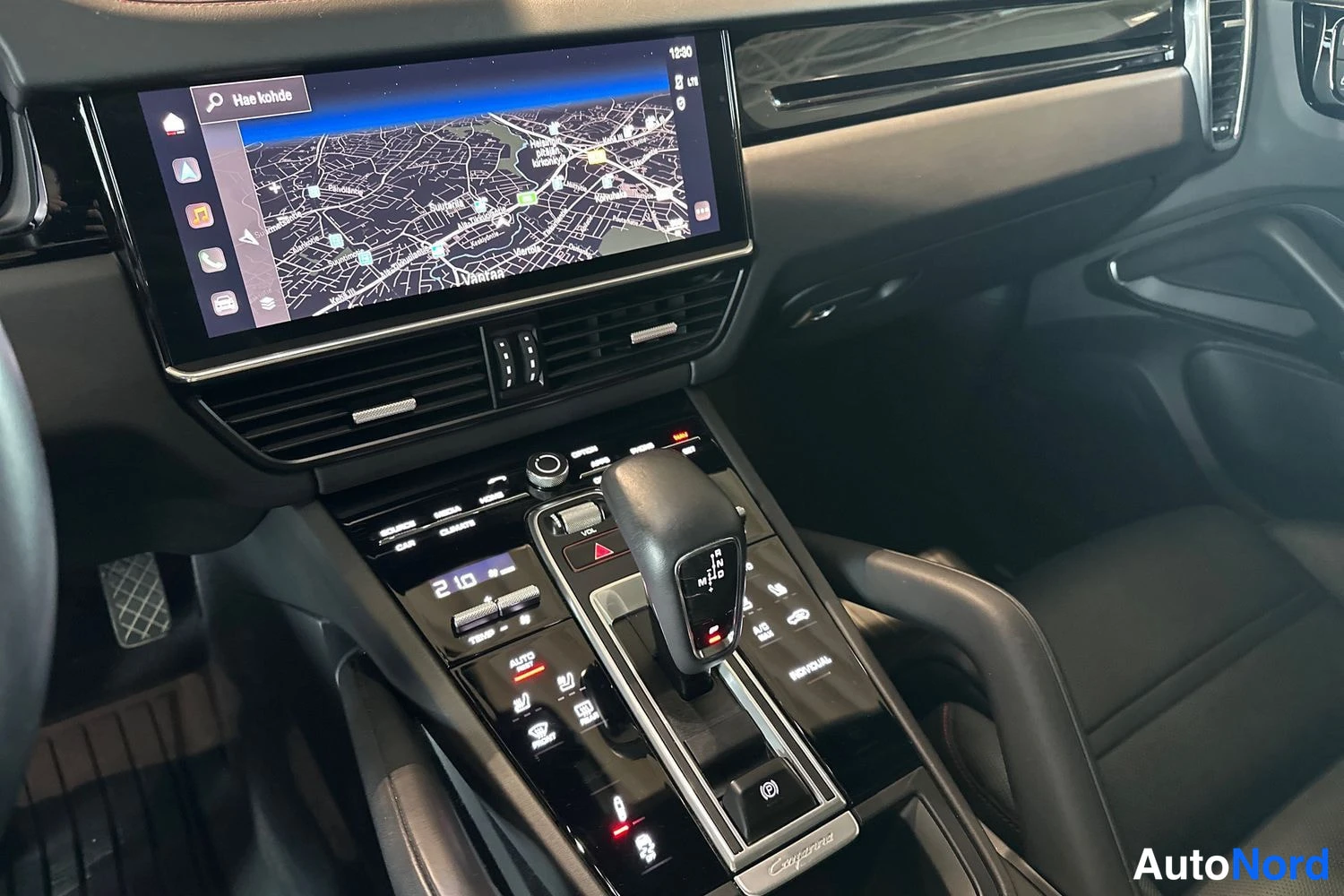 Musta Porsche Cayenne 2023, yksityiskohta, kuva 15