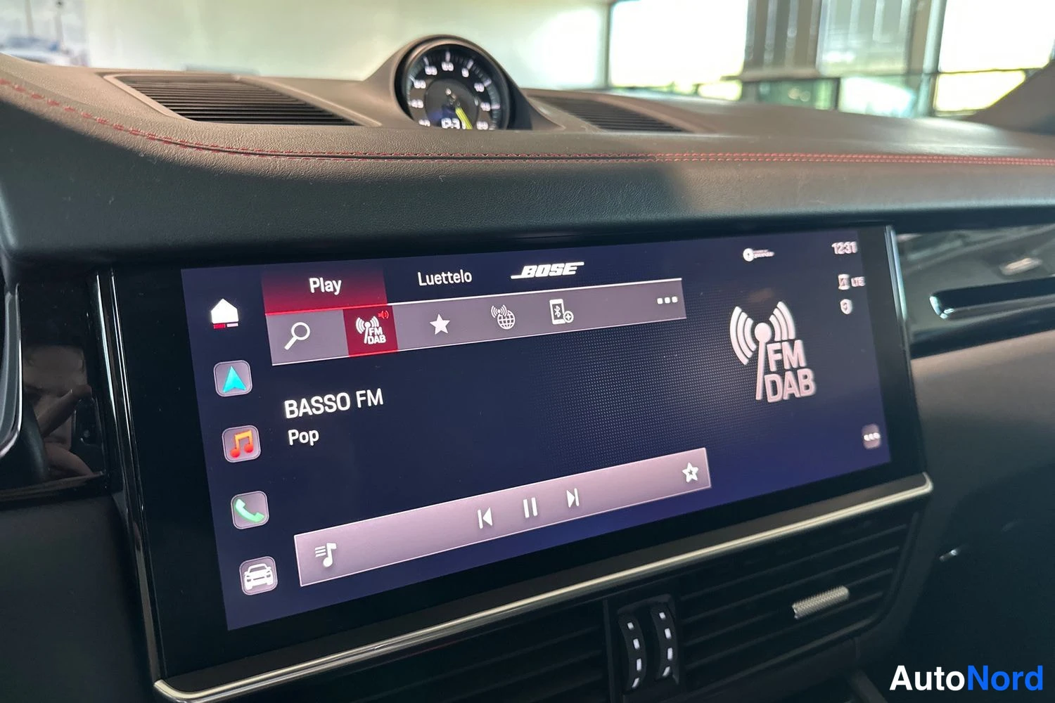 Musta Porsche Cayenne 2023, yksityiskohta, kuva 16