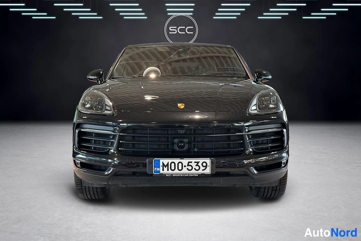 Musta Porsche Cayenne 2023, edestä, kuva 2