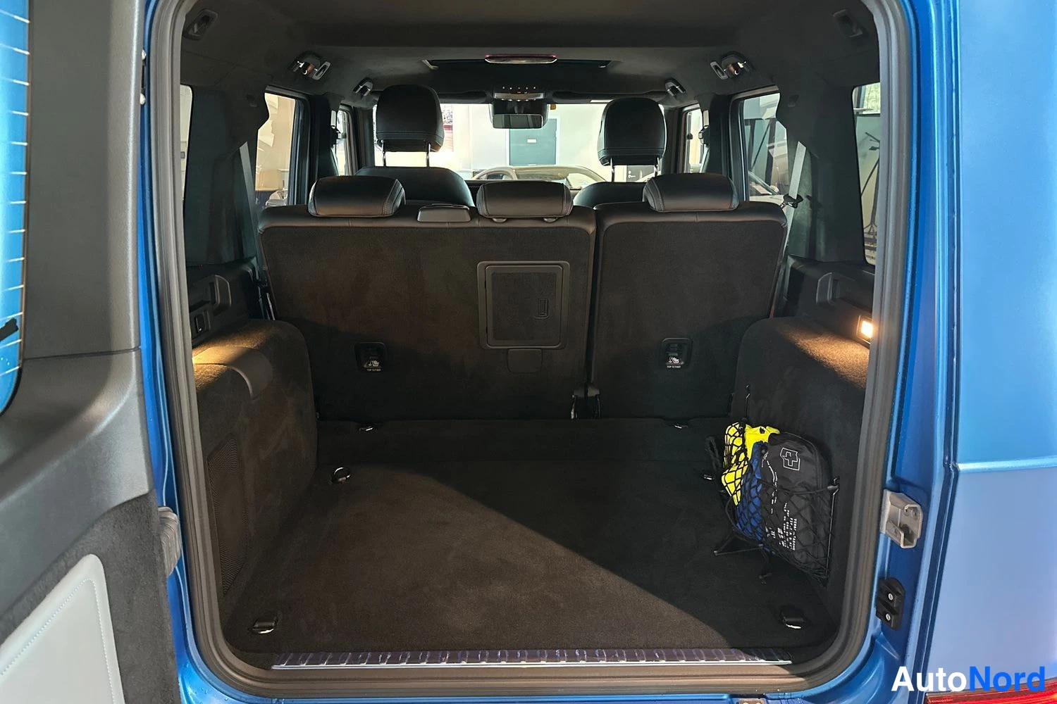 Sininen Mercedes-Benz G 580 4MATIC 2025, tavaratila, kuva 11
