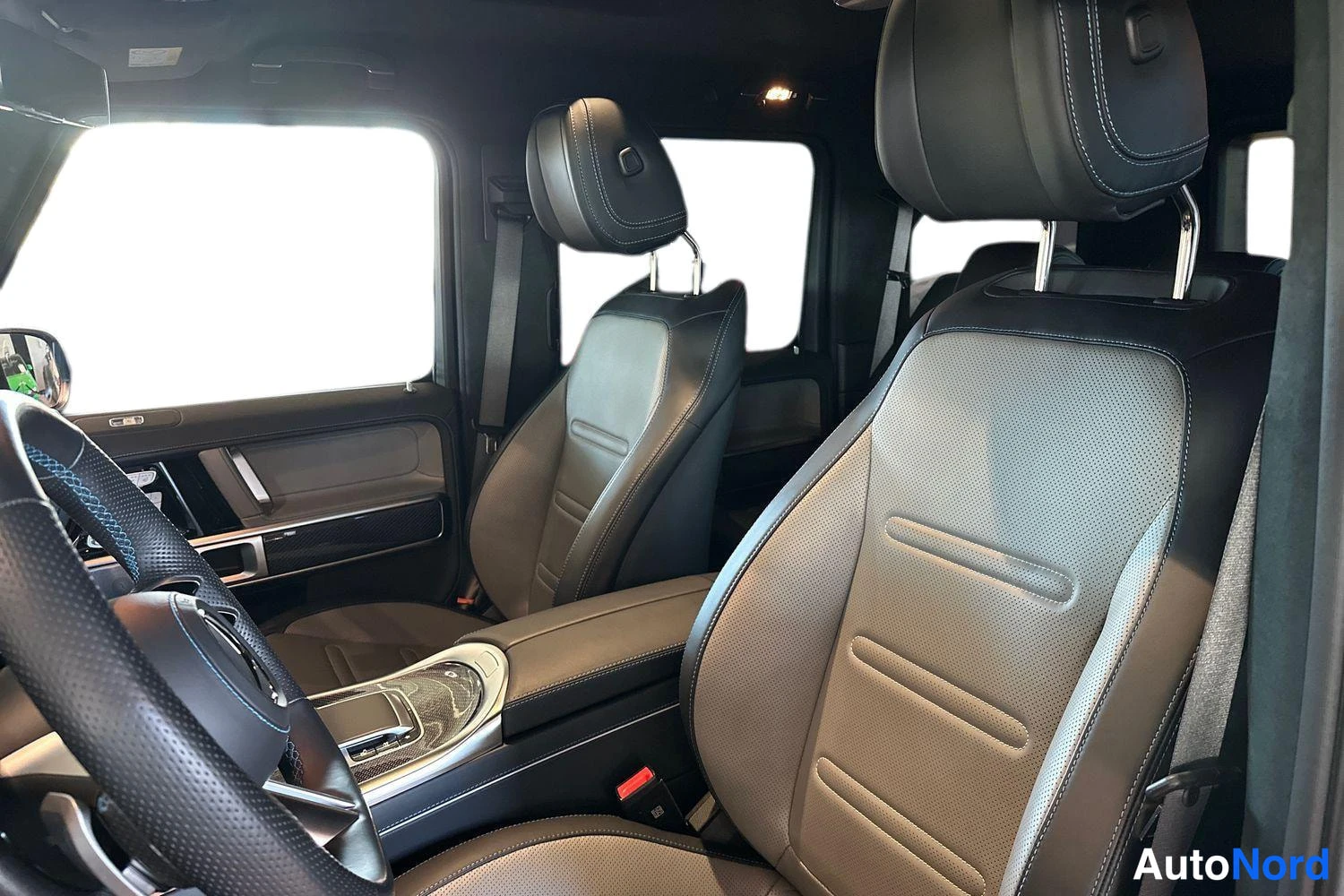 Sininen Mercedes-Benz G 580 4MATIC 2025, ohjaamo, kuva 5