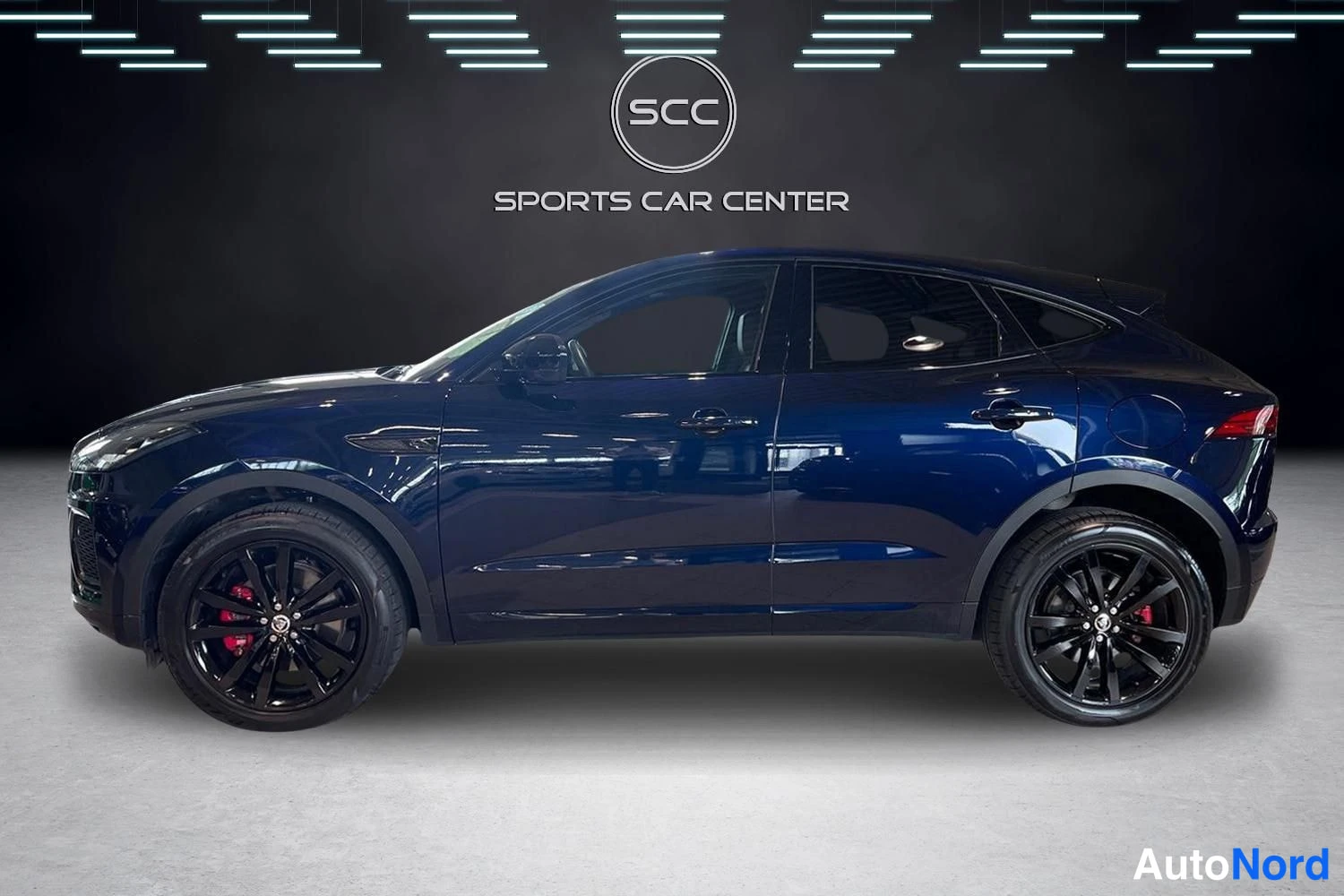 Sininen Jaguar E-Pace 2024, sivulta, kuva 3
