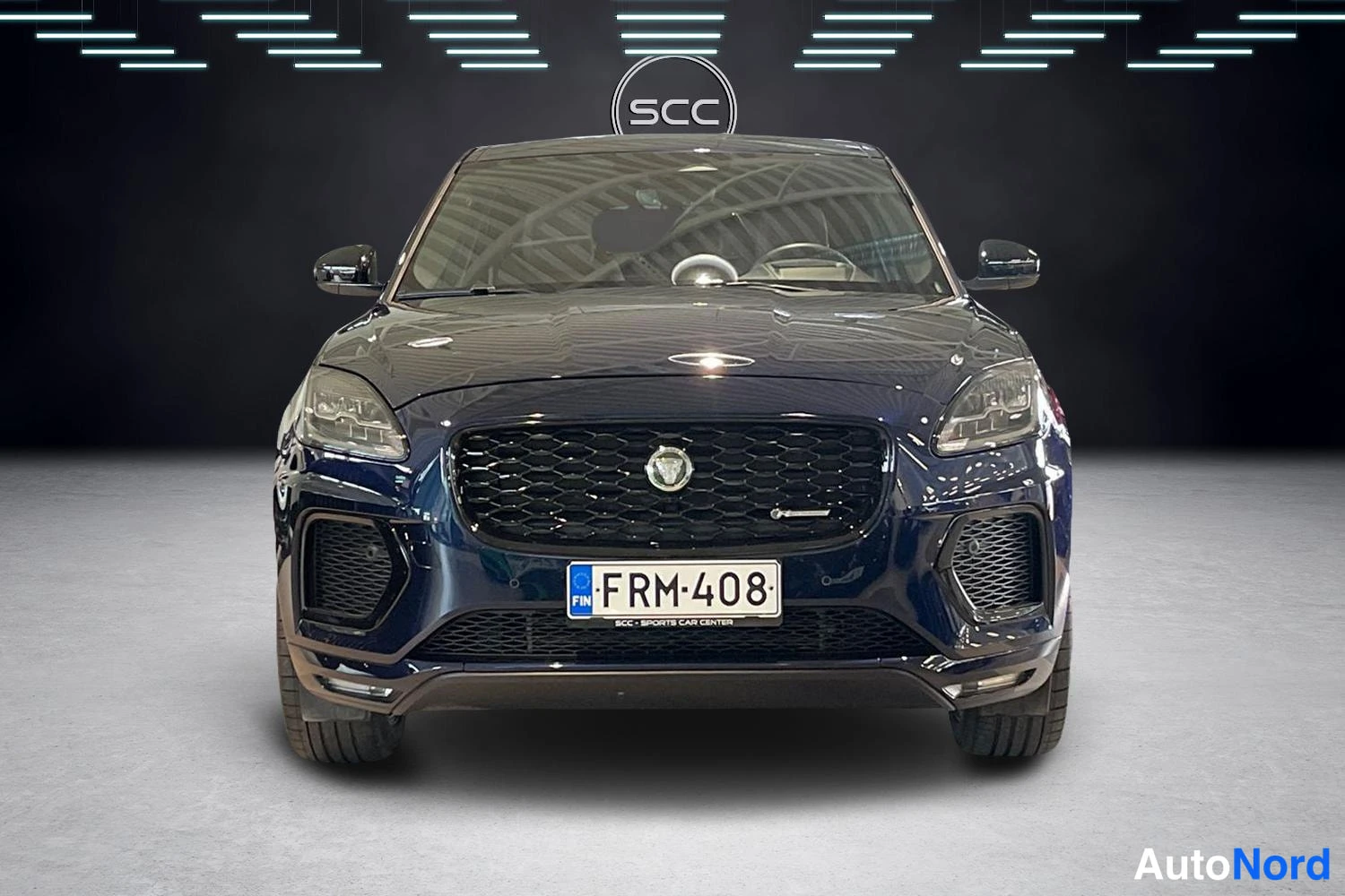Sininen Jaguar E-Pace 2024, edestä, kuva 2