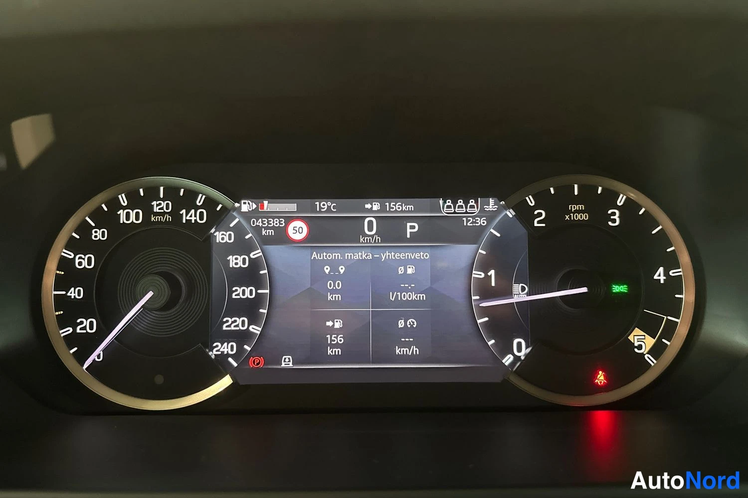 Musta Land Rover Defender 2022, yksityiskohta, kuva 20