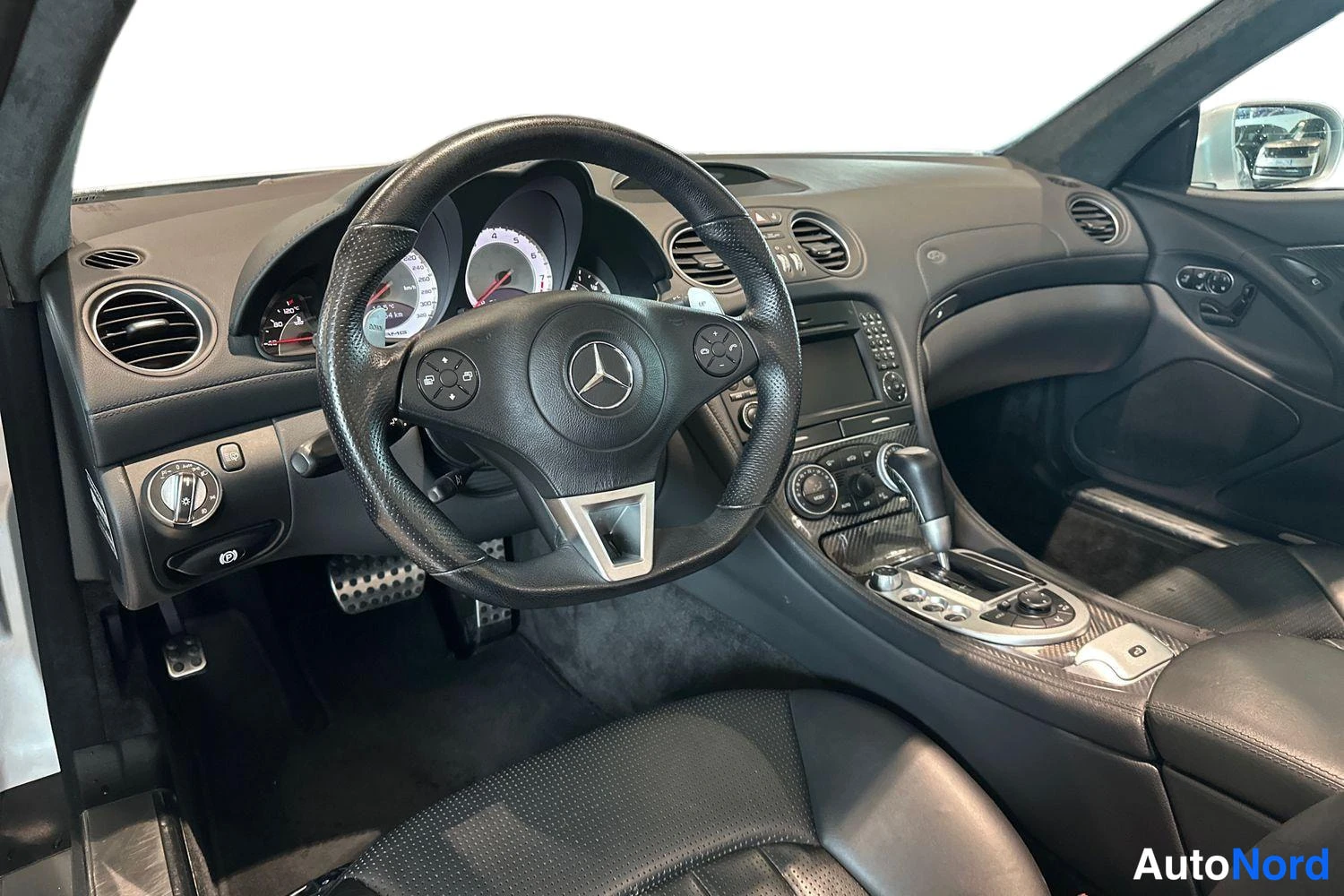 Hopea Mercedes-Benz SL 2008, ohjaamo, kuva 8