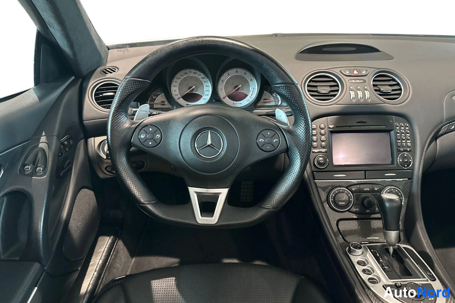 Hopea Mercedes-Benz SL 2008, ohjaamo, kuva 9