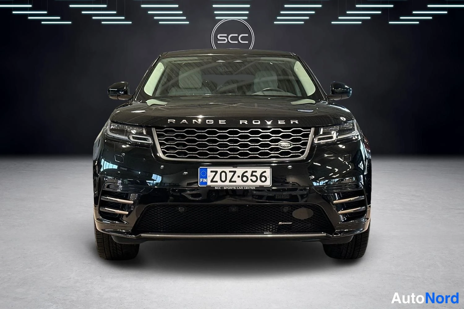 Musta Land Rover Range Rover 2023, edestä, kuva 2