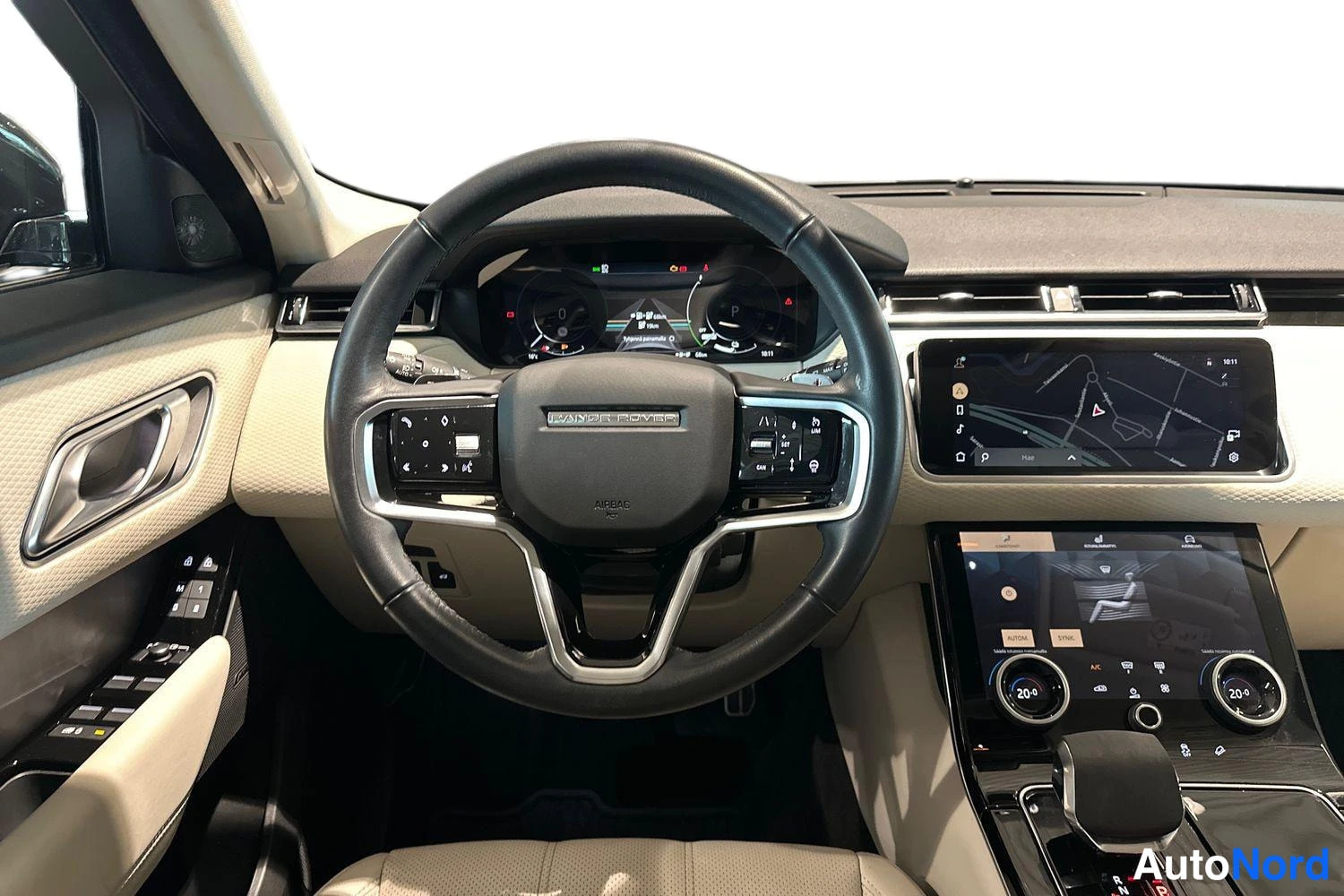 Musta Land Rover Range Rover 2023, ohjaamo, kuva 7