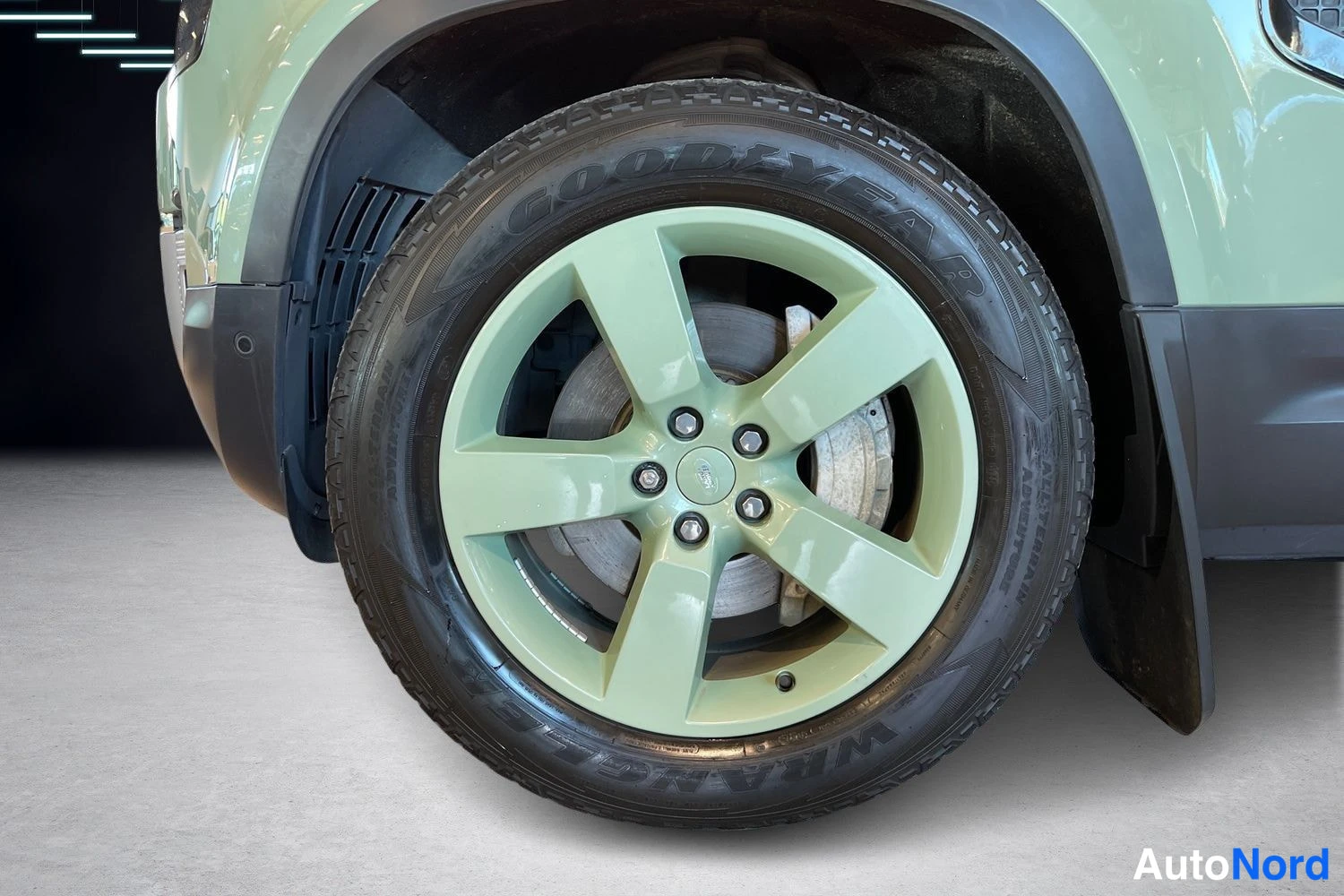 Vihreä Land Rover Defender 2023, yksityiskohta, kuva 14