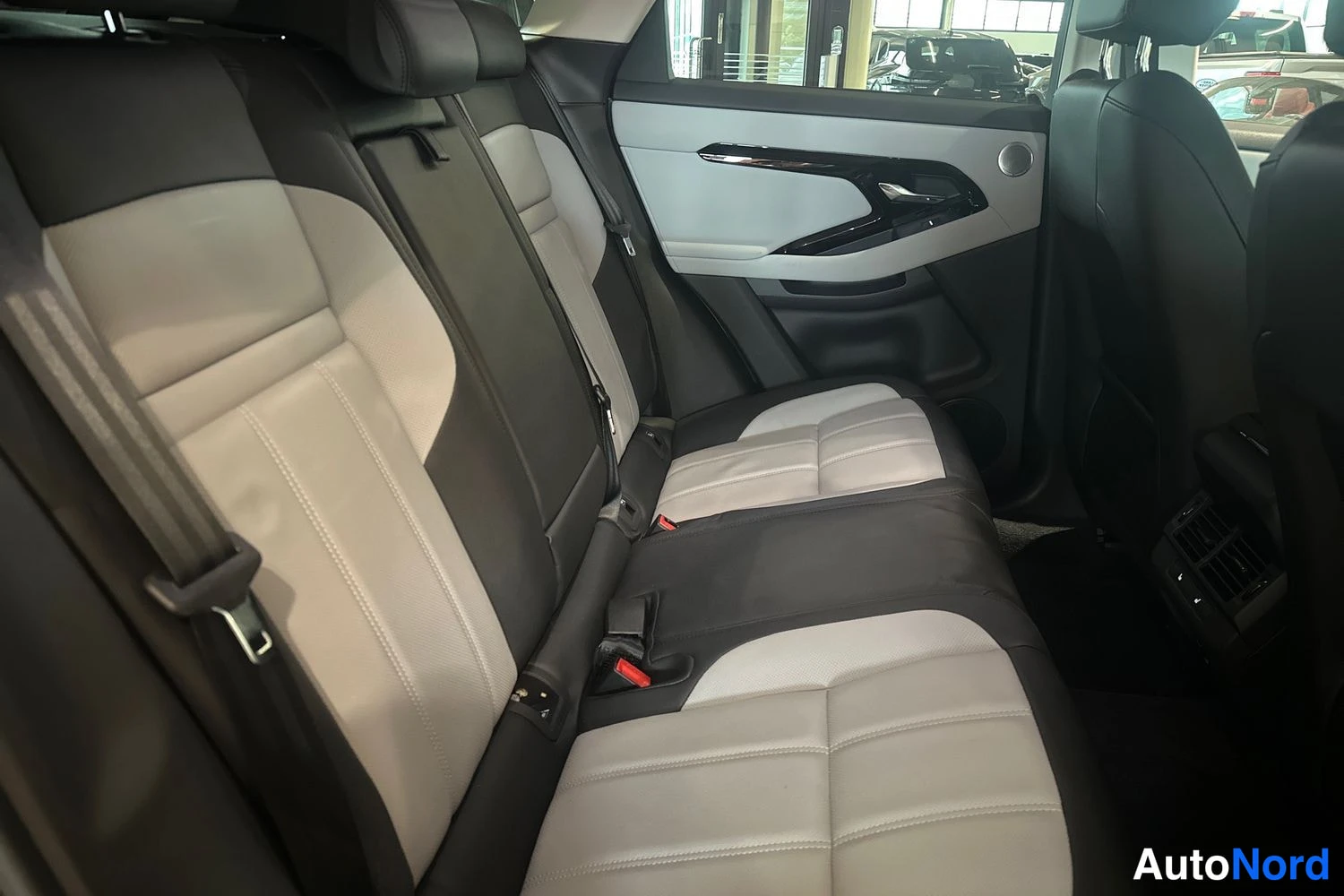 Hopea Land Rover Range Rover 2025, takaistuimet, kuva 11