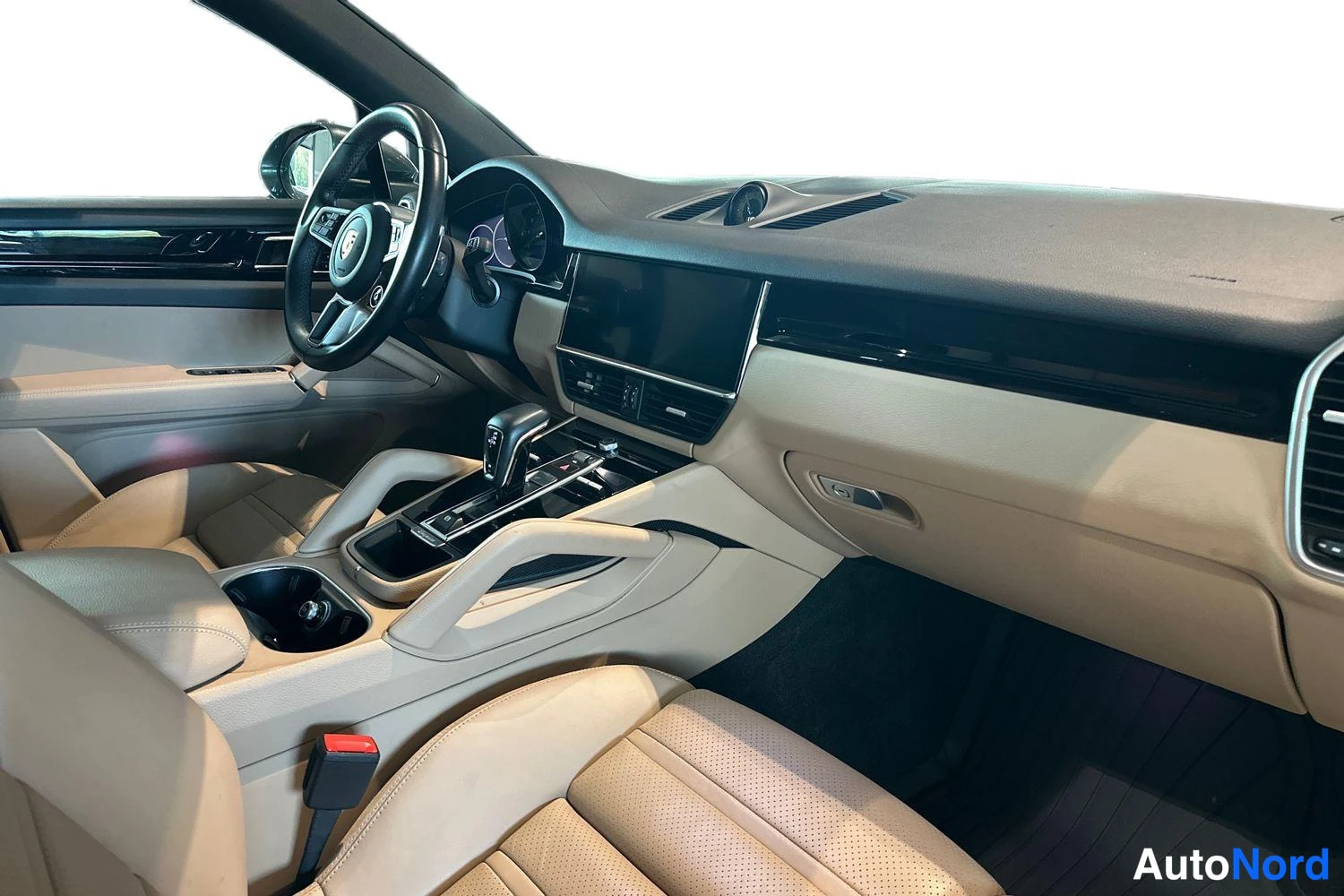 Beige Porsche Cayenne 2021, ohjaamo, kuva 9