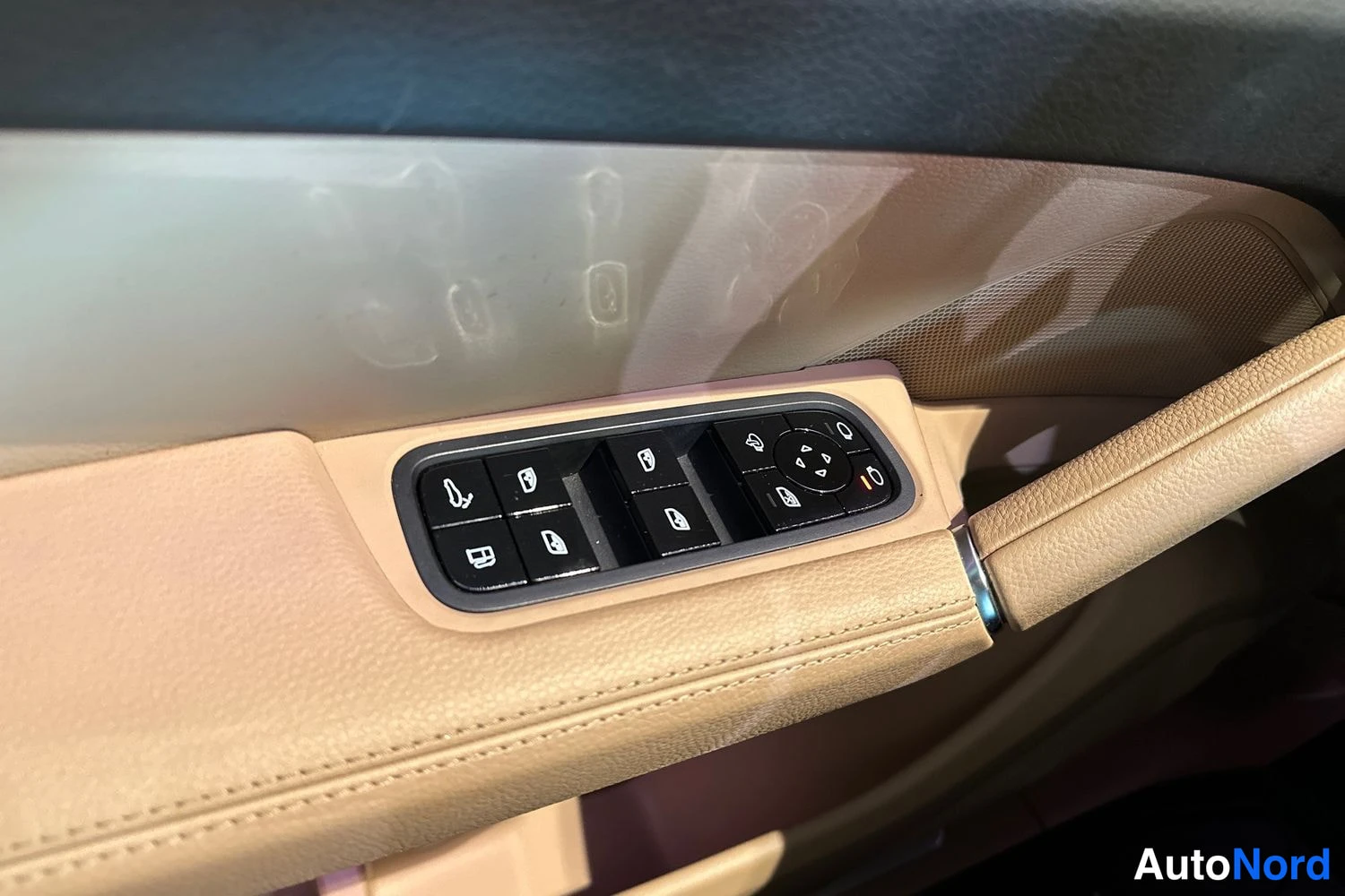 Beige Porsche Cayenne 2021, yksityiskohta, kuva 16