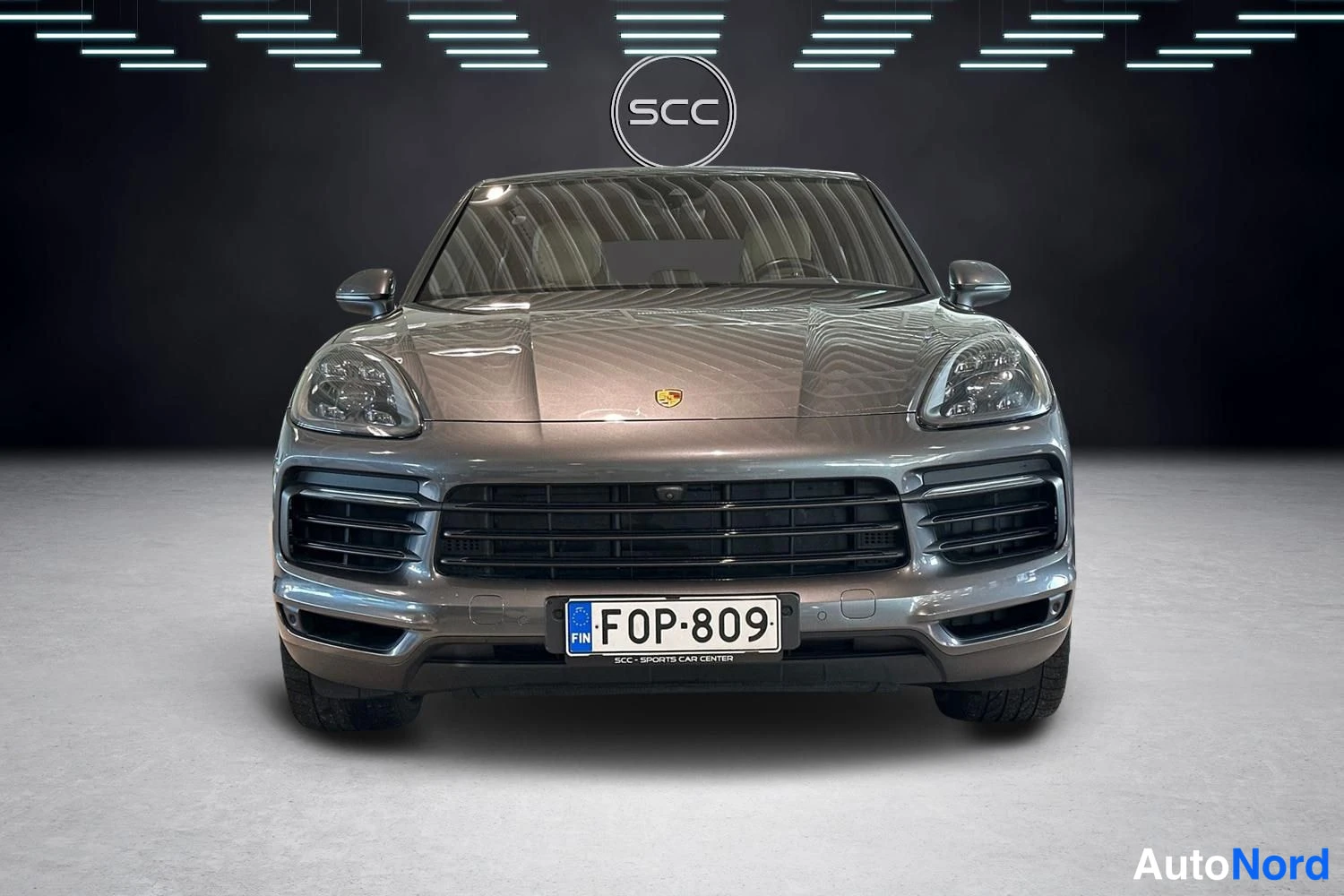 Beige Porsche Cayenne 2021, edestä, kuva 2
