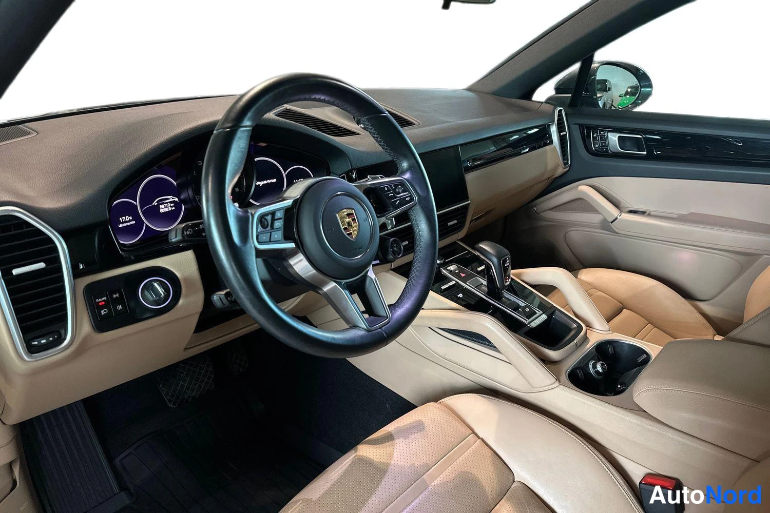 Beige Porsche Cayenne 2021, ohjaamo, kuva 6