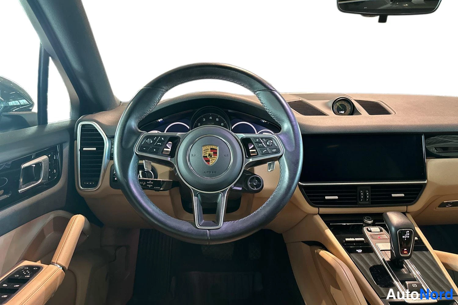 Beige Porsche Cayenne 2021, ohjaamo, kuva 7
