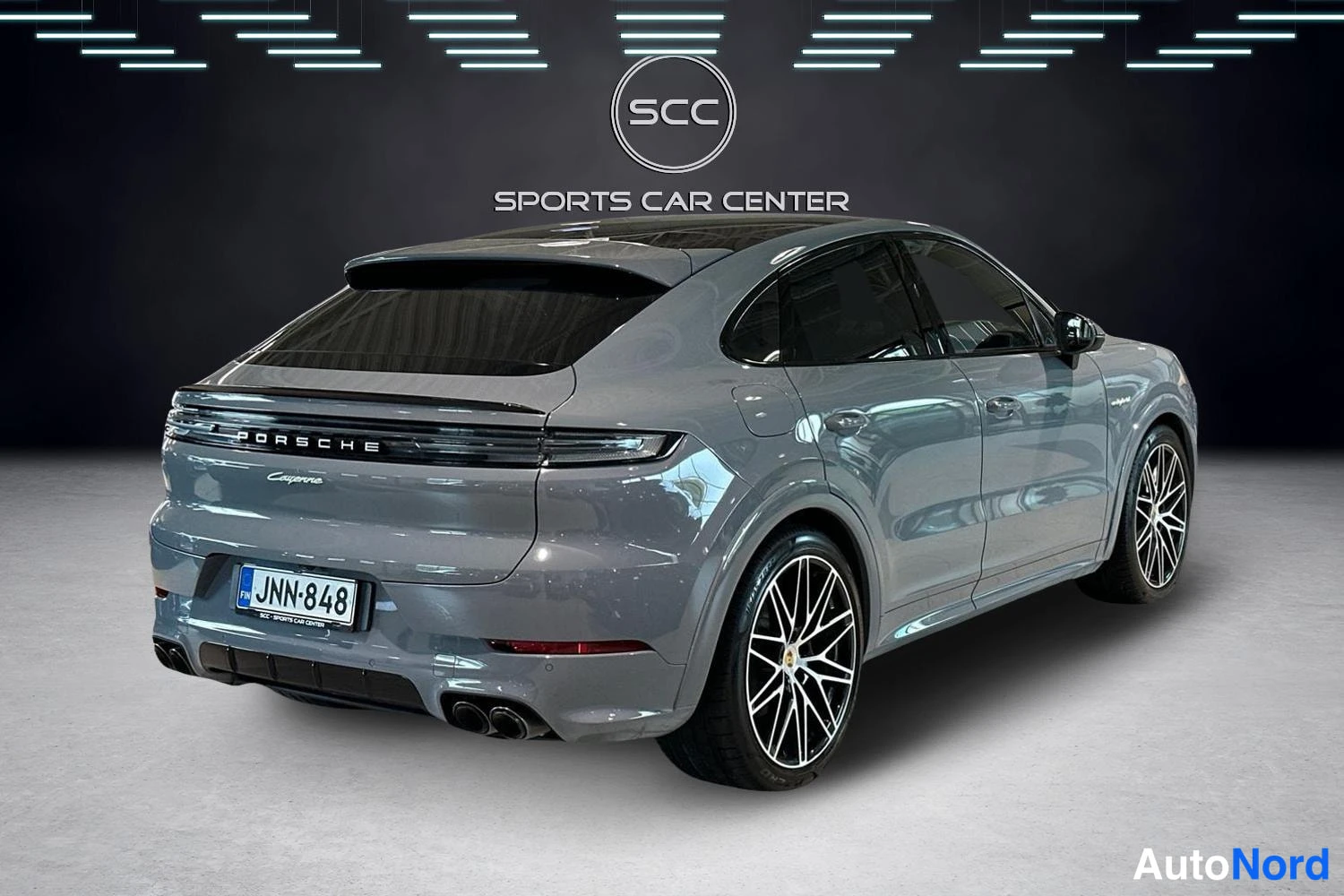Harmaa Porsche Cayenne 2024, takaviisto, kuva 4