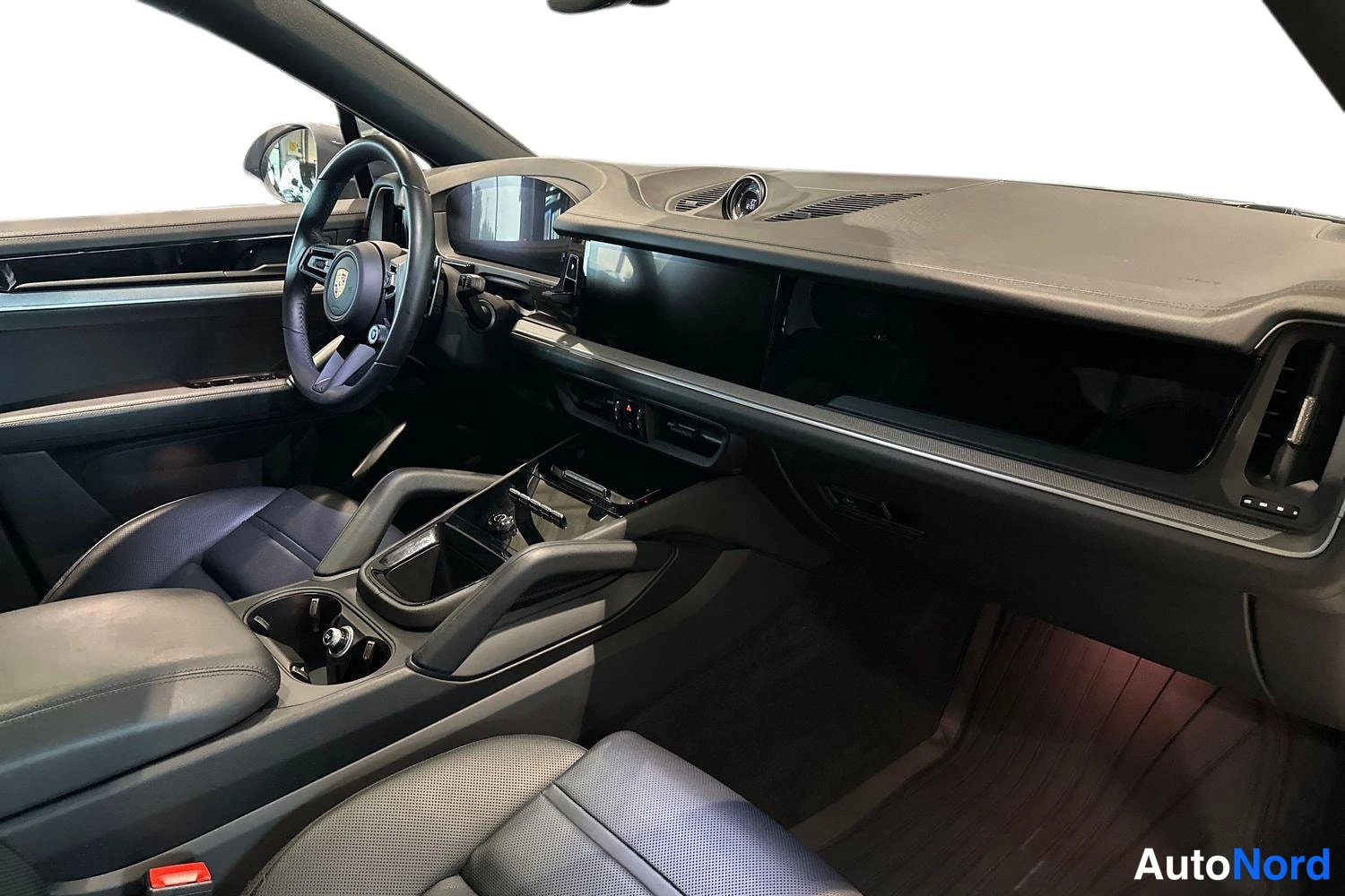 Harmaa Porsche Cayenne 2024, ohjaamo, kuva 9