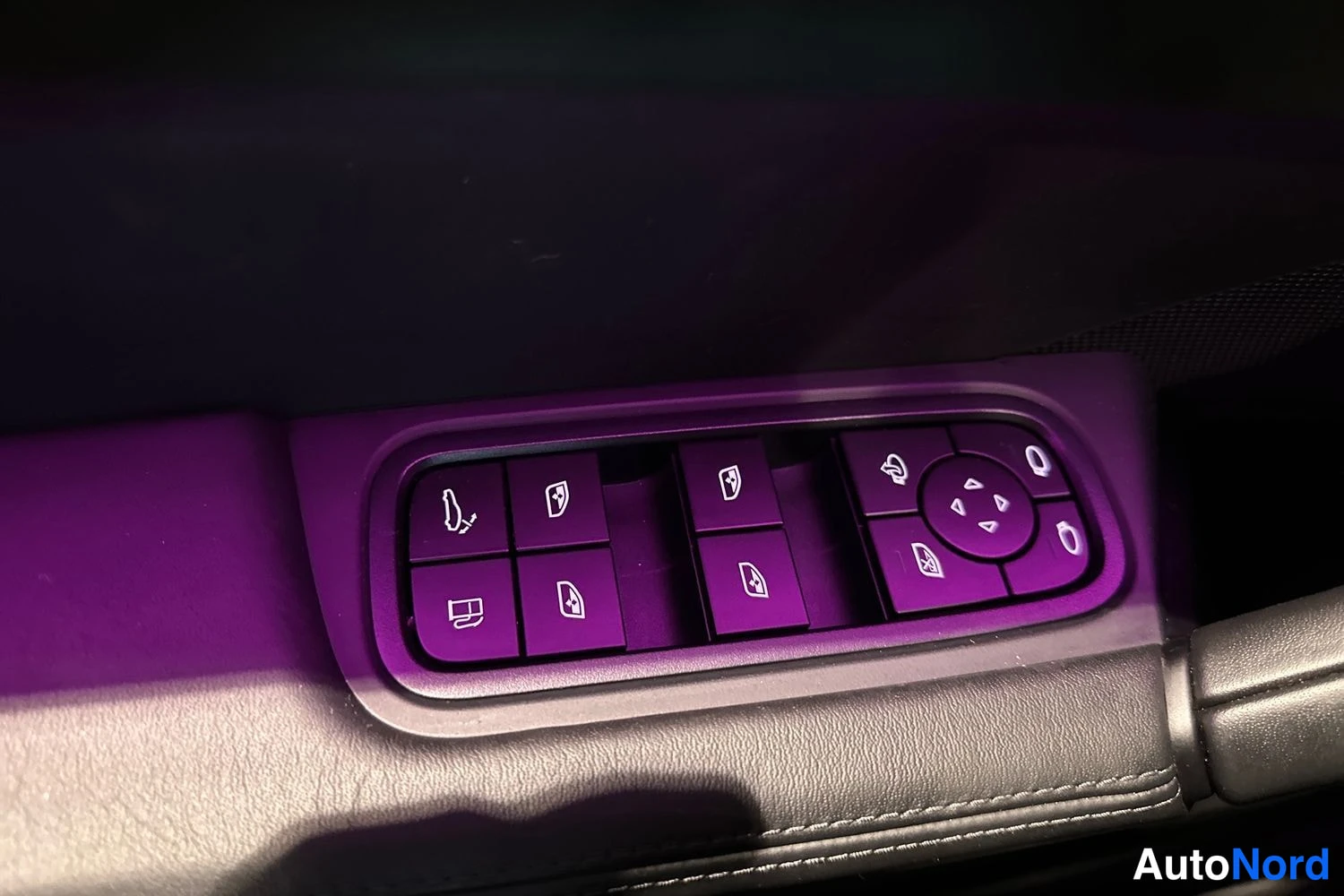 Harmaa Porsche Cayenne 2024, yksityiskohta, kuva 22