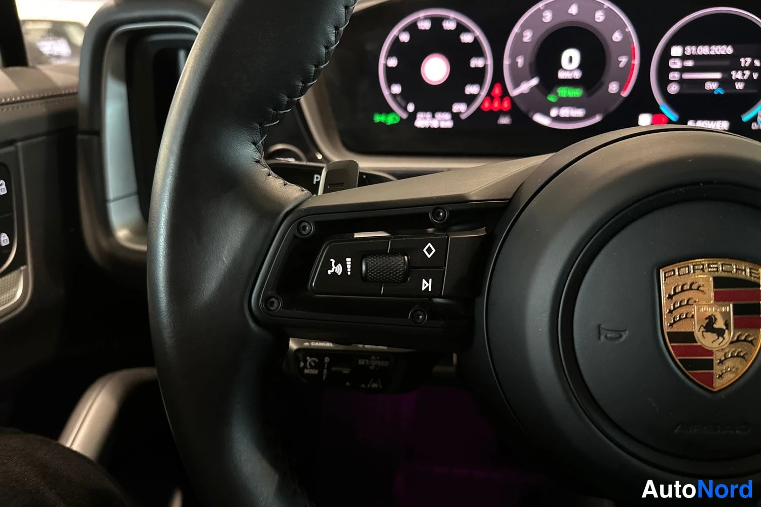 Harmaa Porsche Cayenne 2024, yksityiskohta, kuva 17