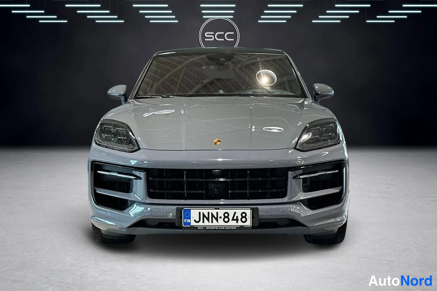 Harmaa Porsche Cayenne 2024, edestä, kuva 3