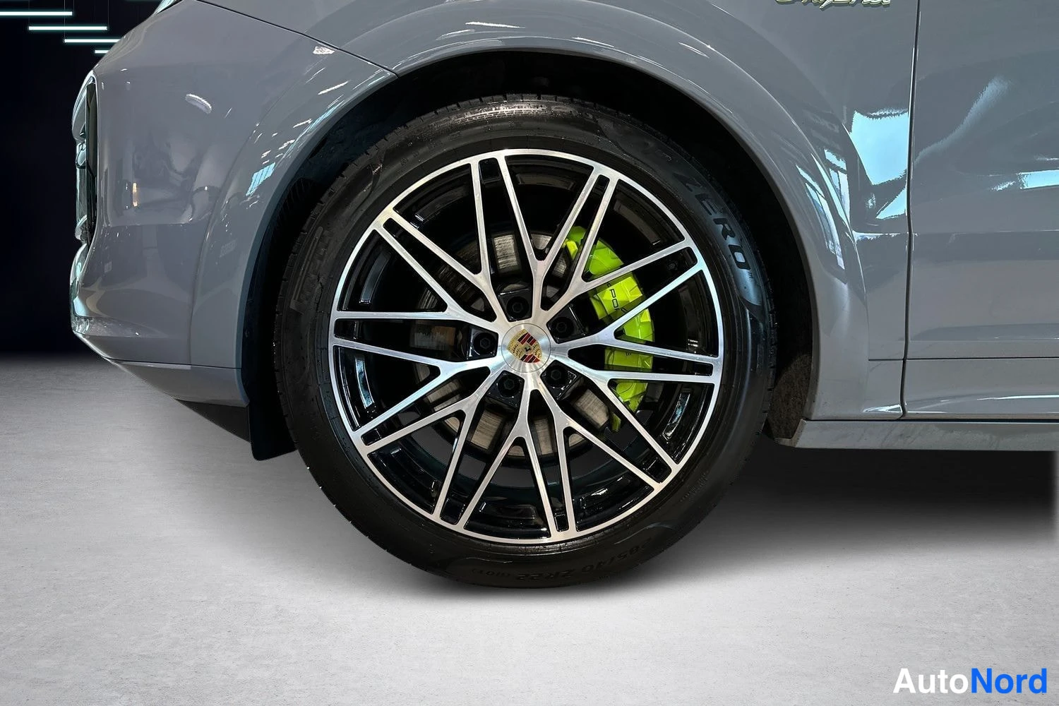 Harmaa Porsche Cayenne 2024, yksityiskohta, kuva 13
