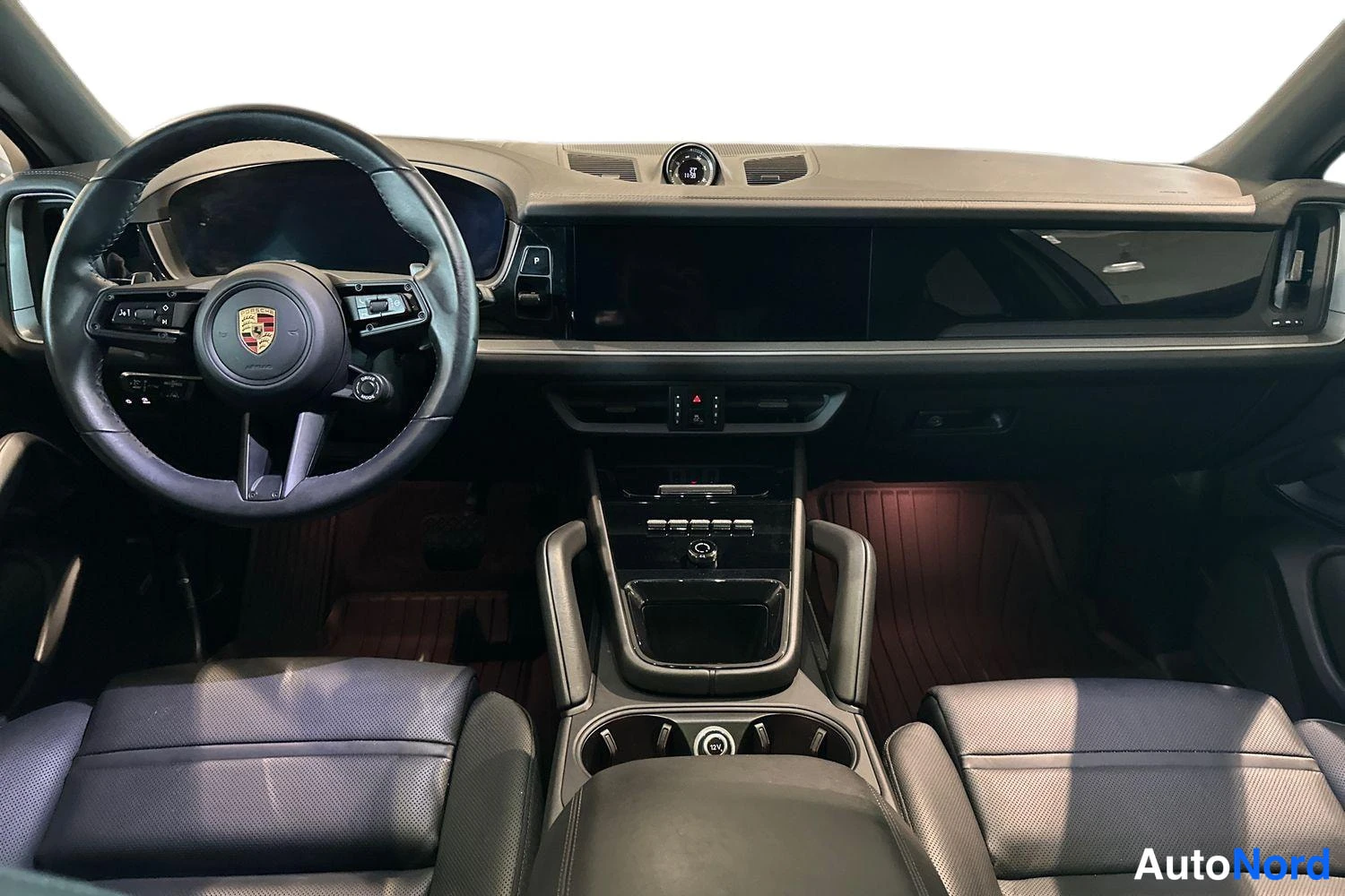 Harmaa Porsche Cayenne 2024, ohjaamo, kuva 8