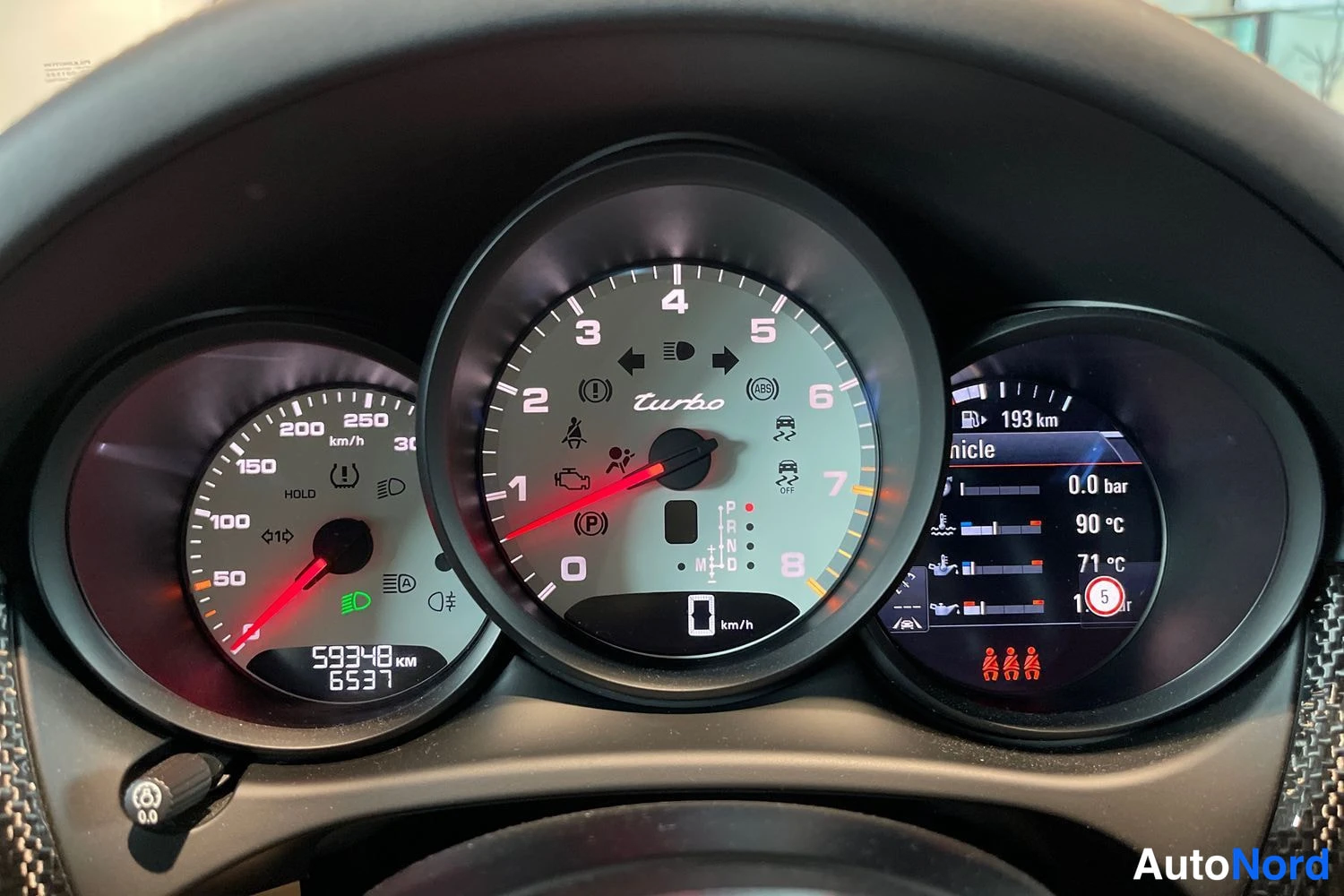 Sininen Porsche Macan 2020, yksityiskohta, kuva 20