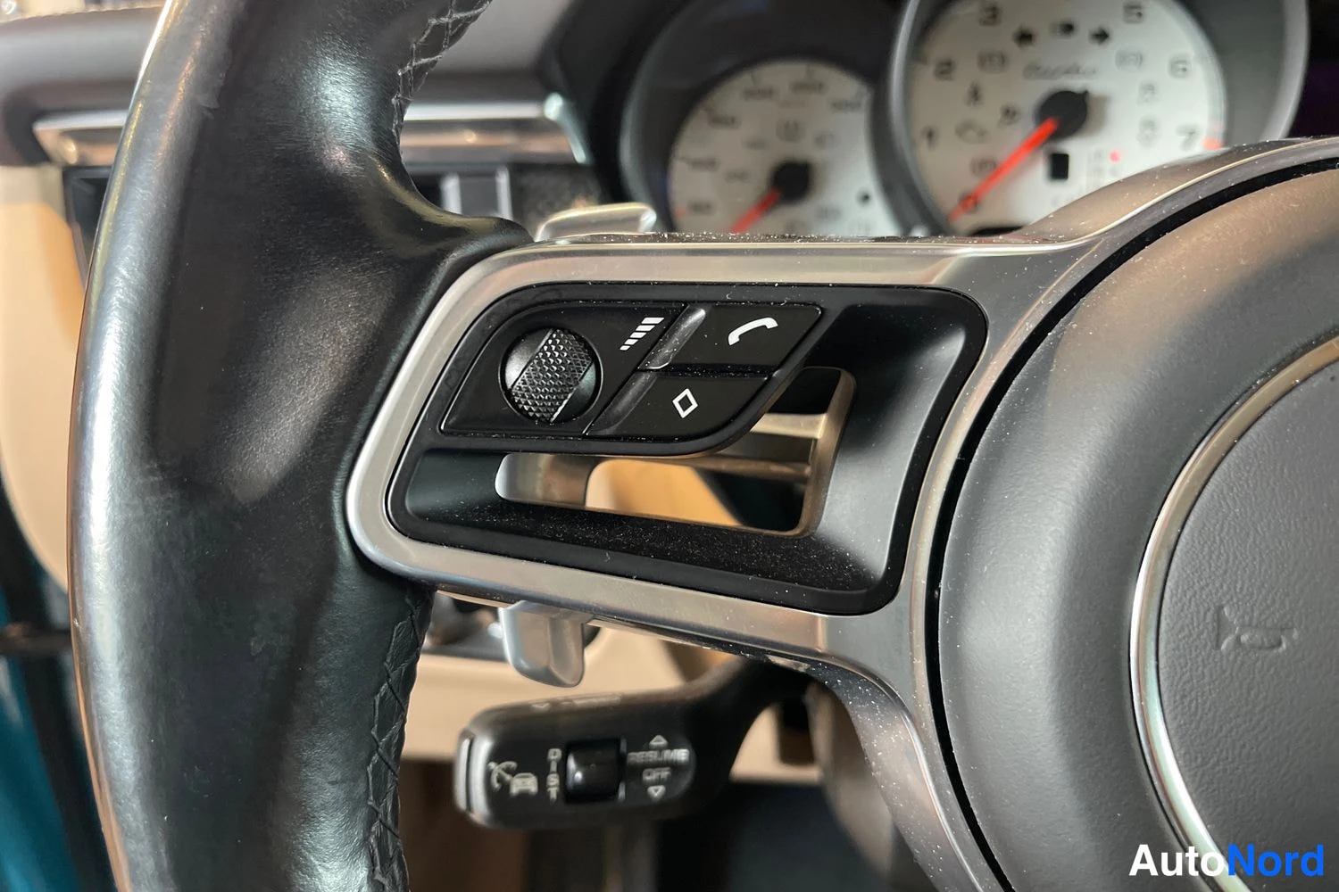 Sininen Porsche Macan 2020, yksityiskohta, kuva 21