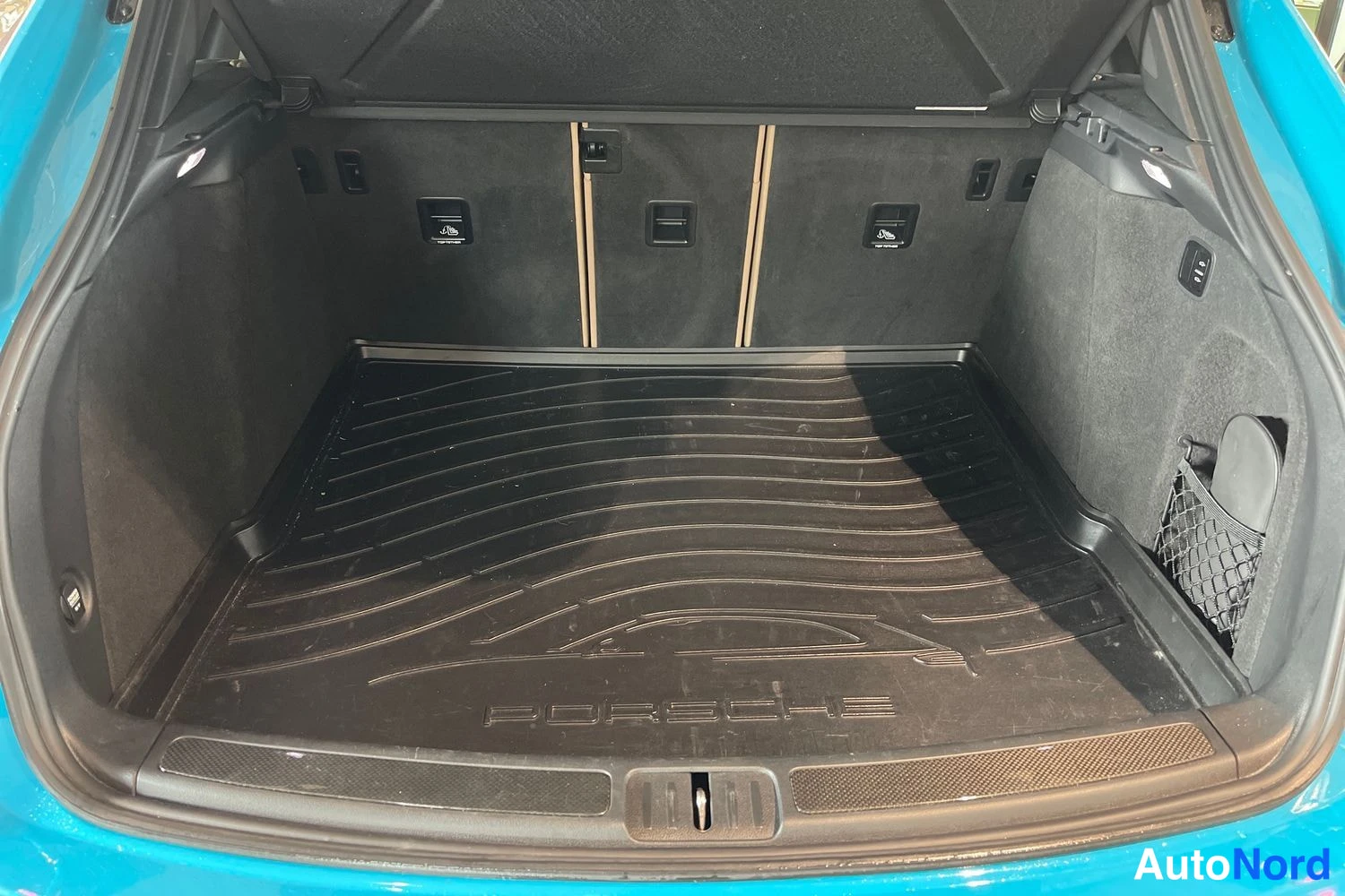 Sininen Porsche Macan 2020, tavaratila, kuva 12