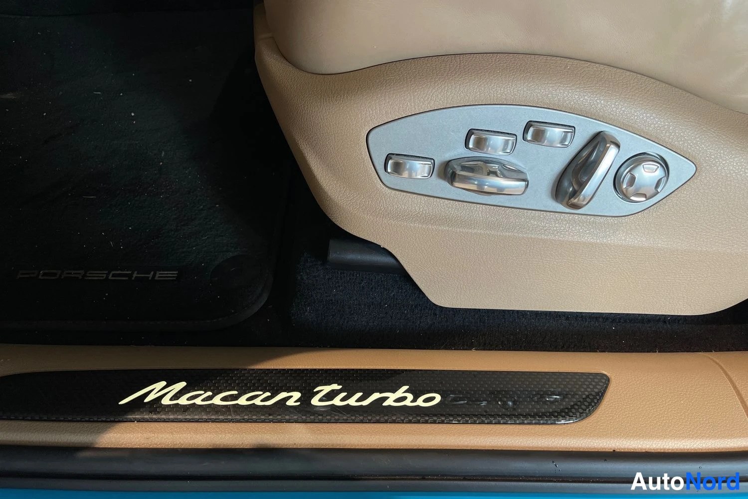 Sininen Porsche Macan 2020, yksityiskohta, kuva 28