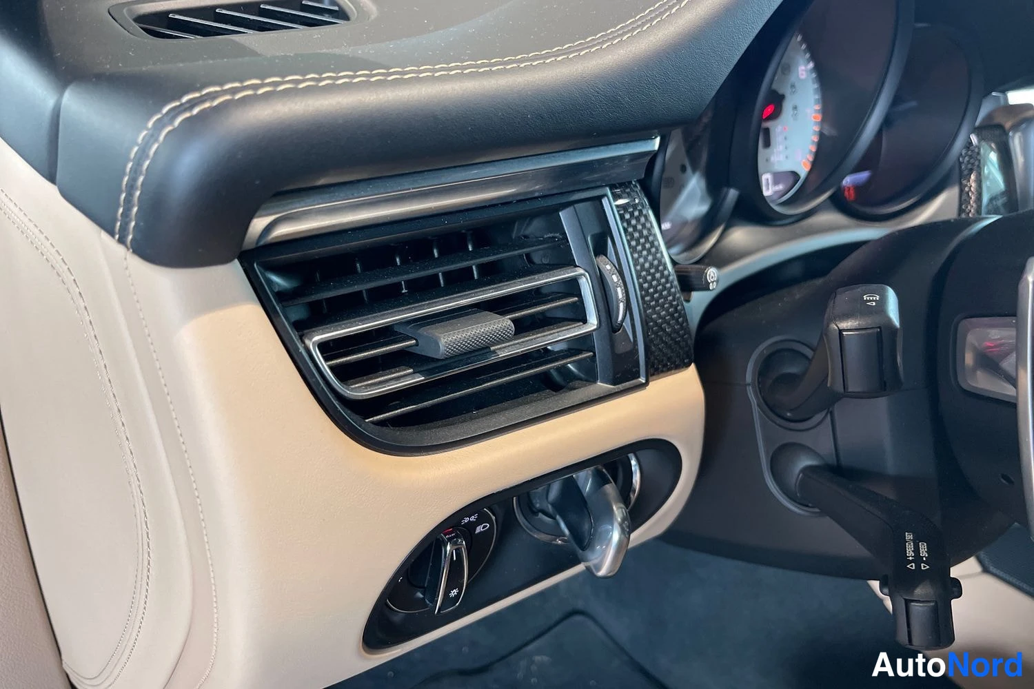 Sininen Porsche Macan 2020, yksityiskohta, kuva 25