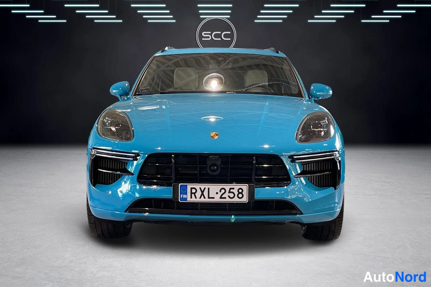 Sininen Porsche Macan 2020, edestä, kuva 2
