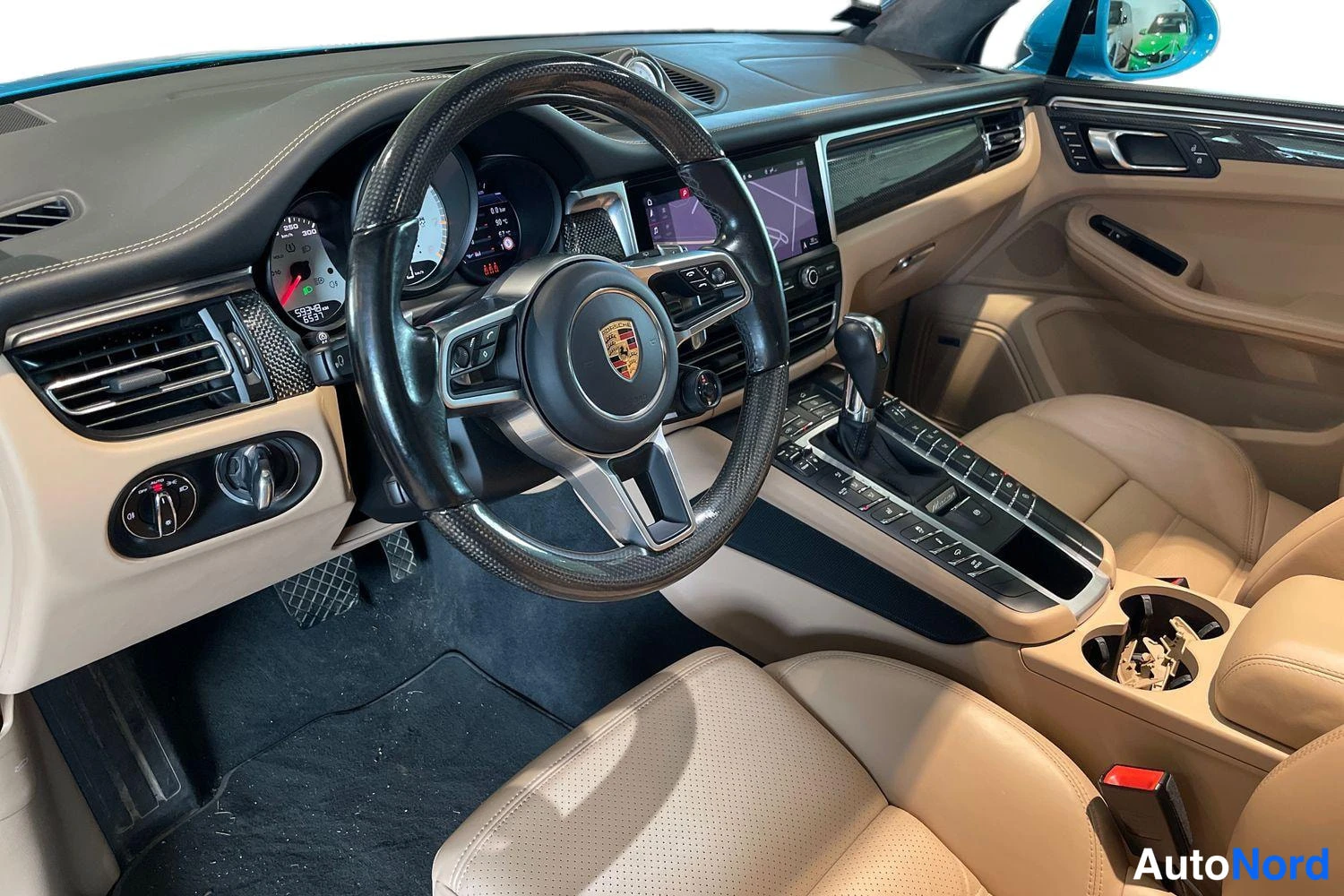 Sininen Porsche Macan 2020, ohjaamo, kuva 6