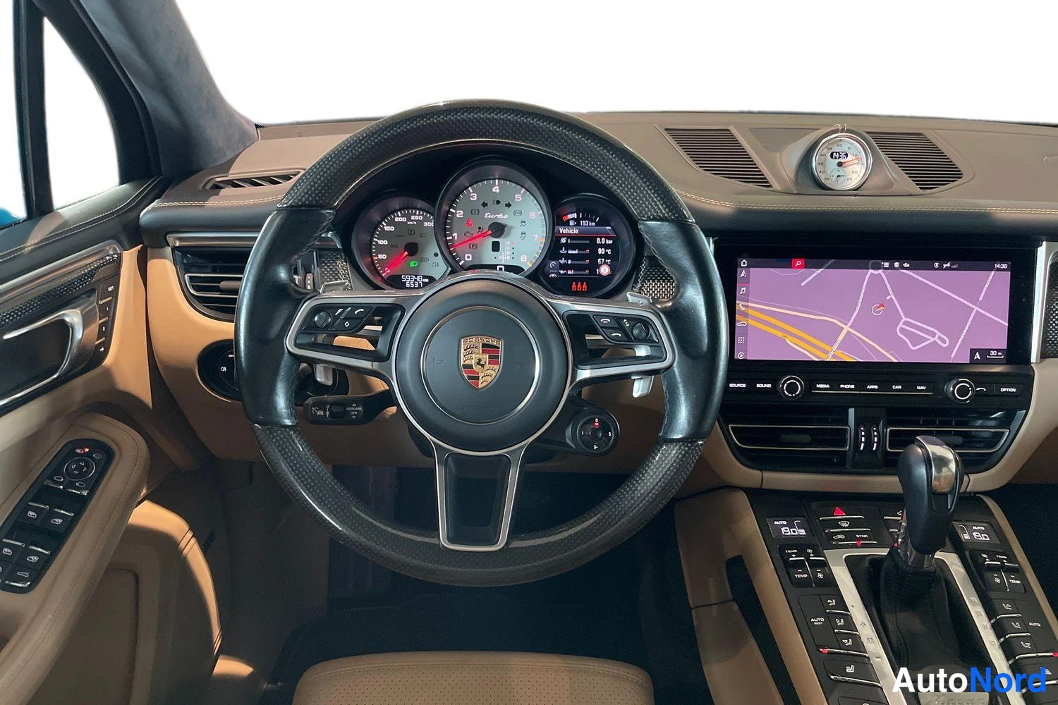 Sininen Porsche Macan 2020, ohjaamo, kuva 7